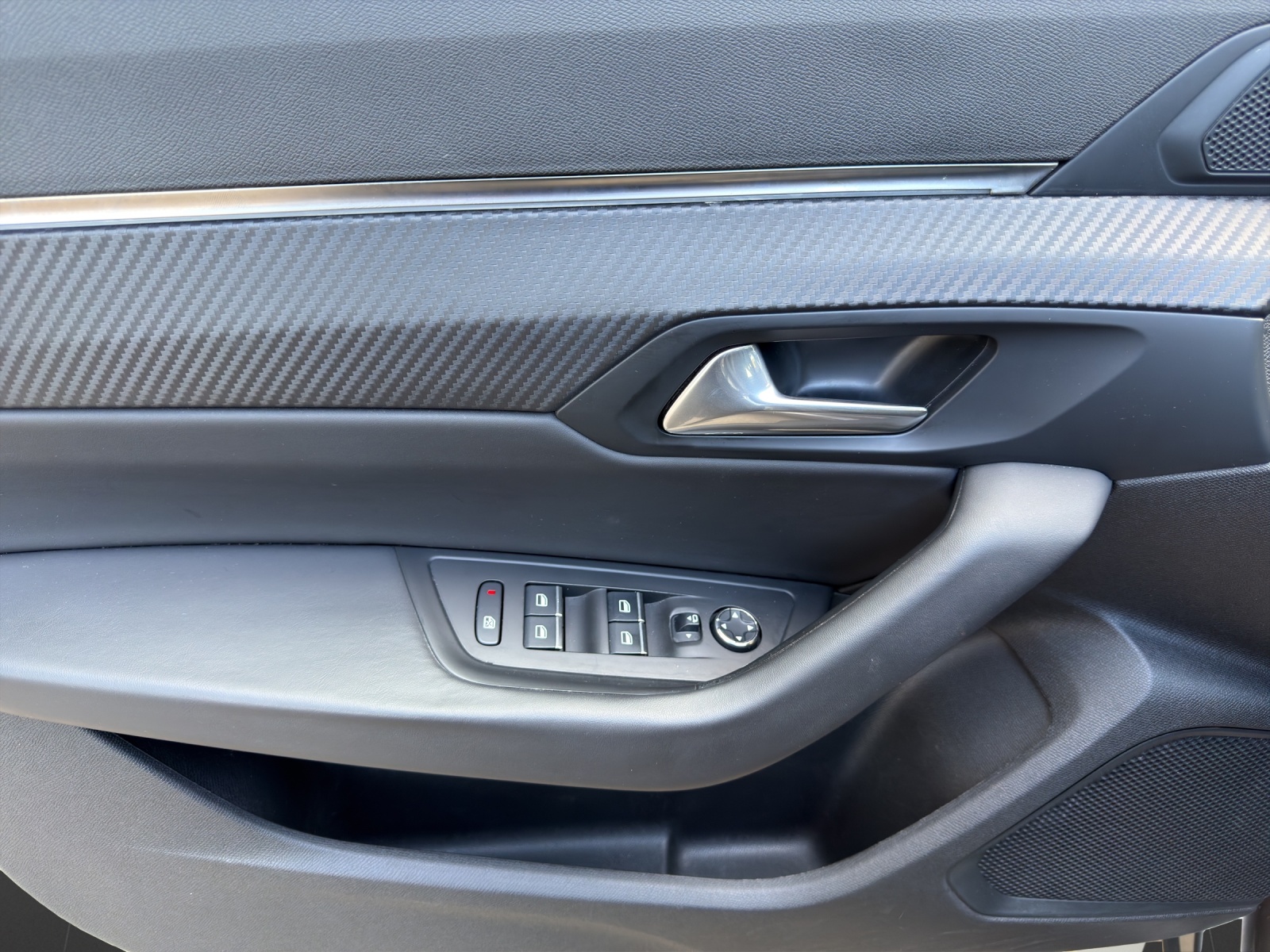 PEUGEOT 508 1.6 PureTech Allure EAT8-image-9