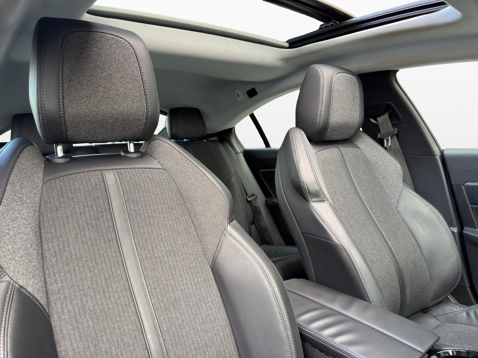 PEUGEOT 508 1.6 PureTech Allure EAT8-image-15