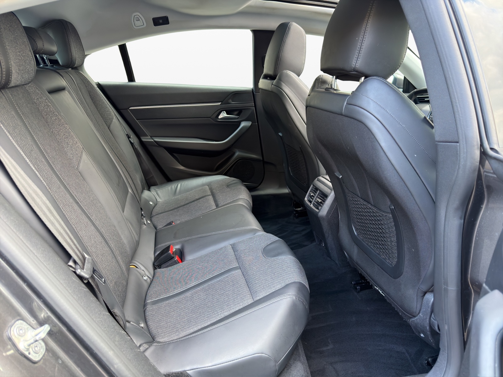 PEUGEOT 508 1.6 PureTech Allure EAT8-image-17