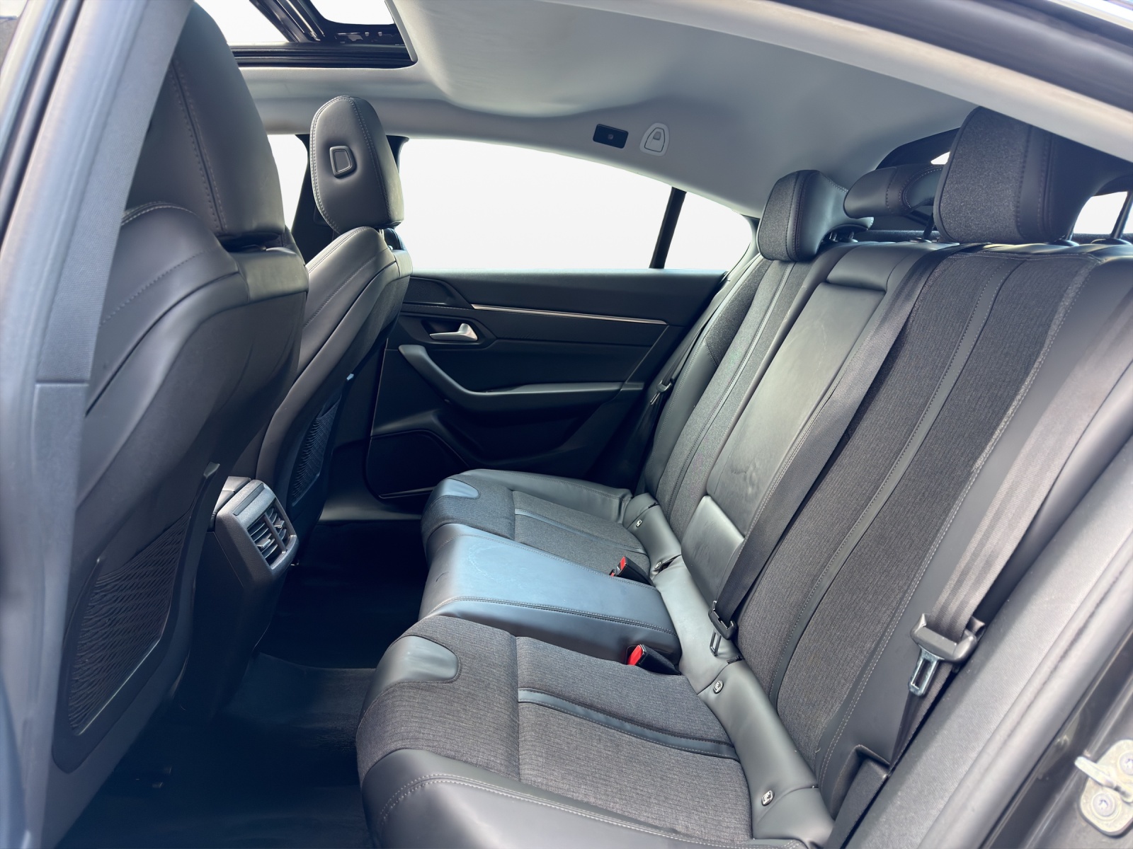 PEUGEOT 508 1.6 PureTech Allure EAT8-image-18
