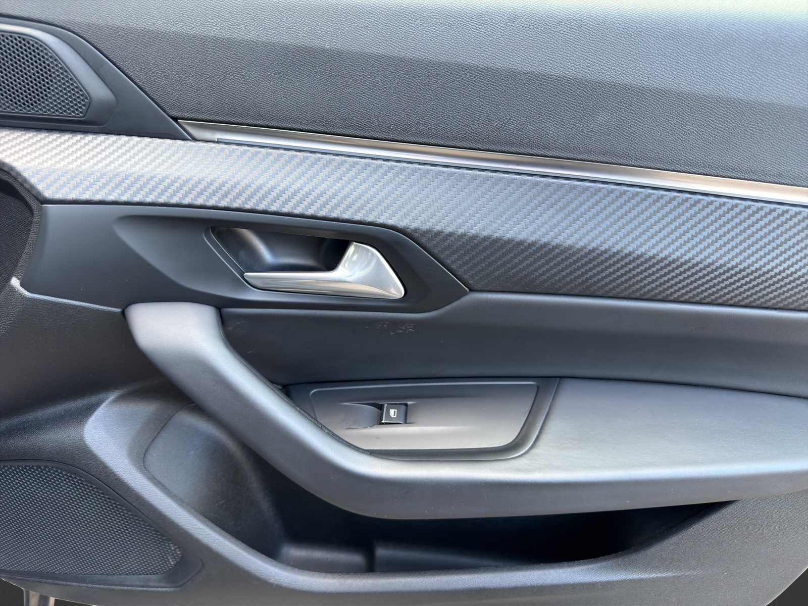 PEUGEOT 508 1.6 PureTech Allure EAT8-image-16