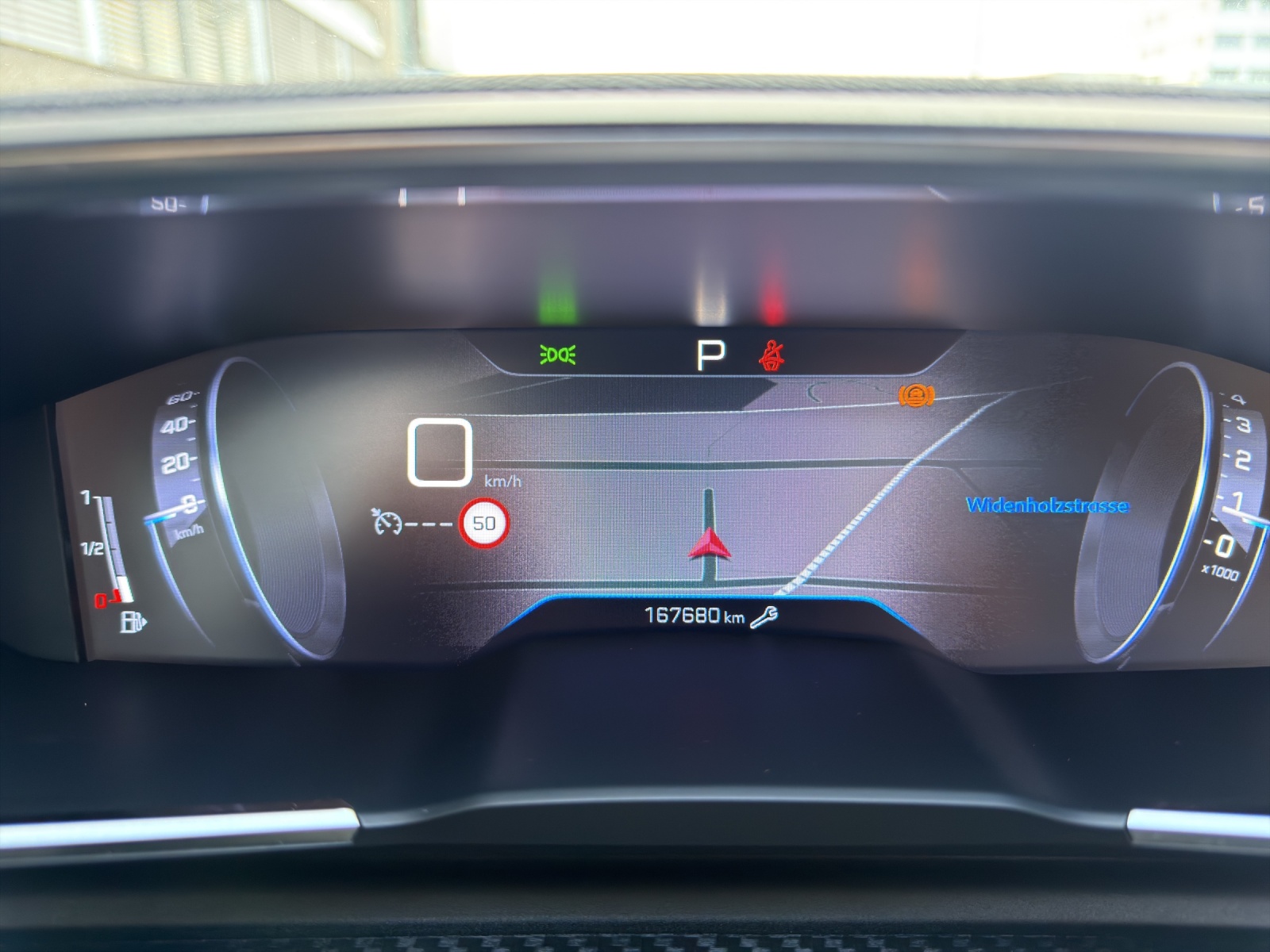 PEUGEOT 508 1.6 PureTech Allure EAT8-image-21