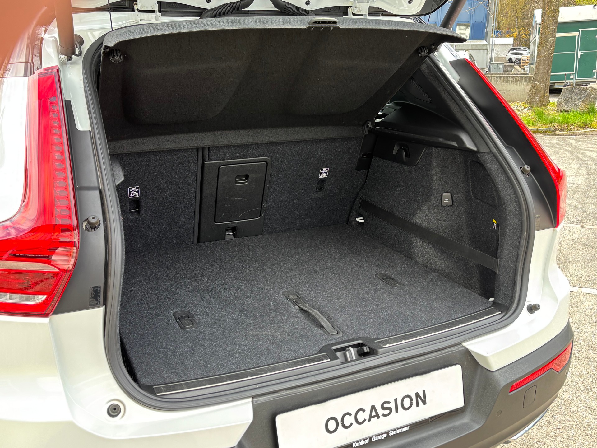 VOLVO XC40 2.0 T5 R-Design AWD-image-9