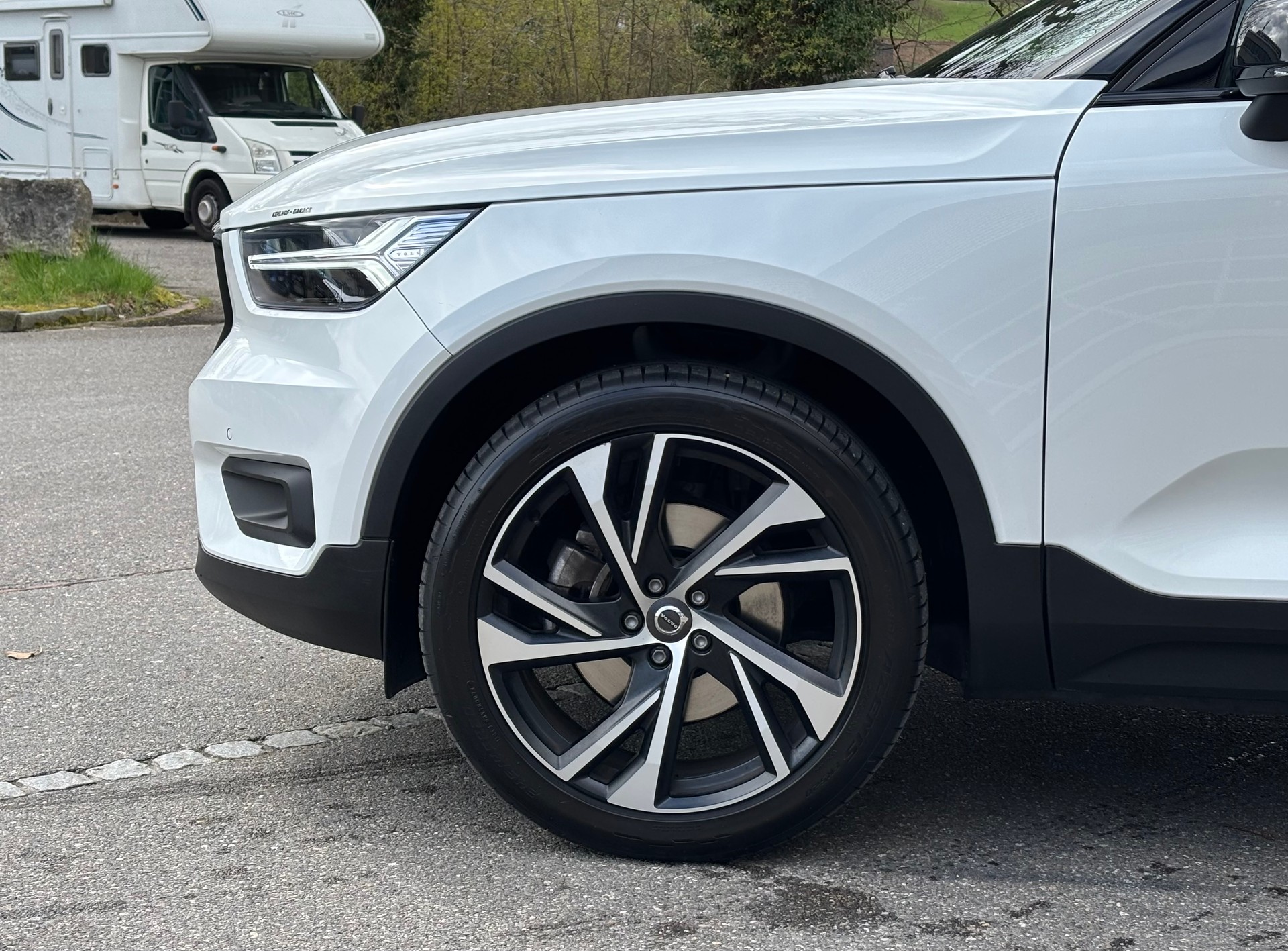 VOLVO XC40 2.0 T5 R-Design AWD-image-1