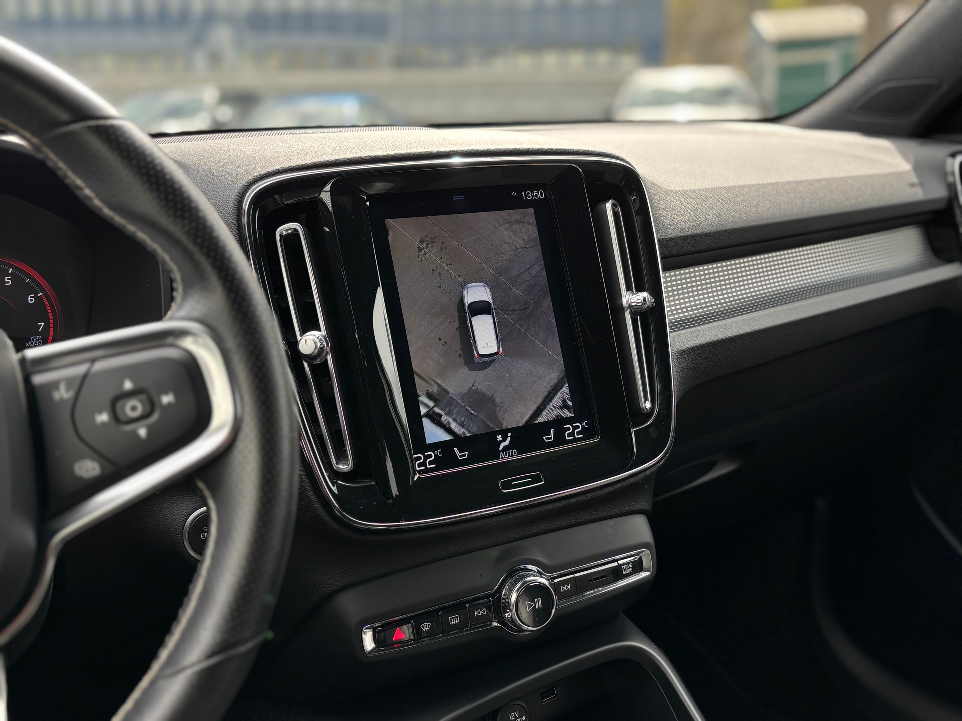 VOLVO XC40 2.0 T5 R-Design AWD-image-14