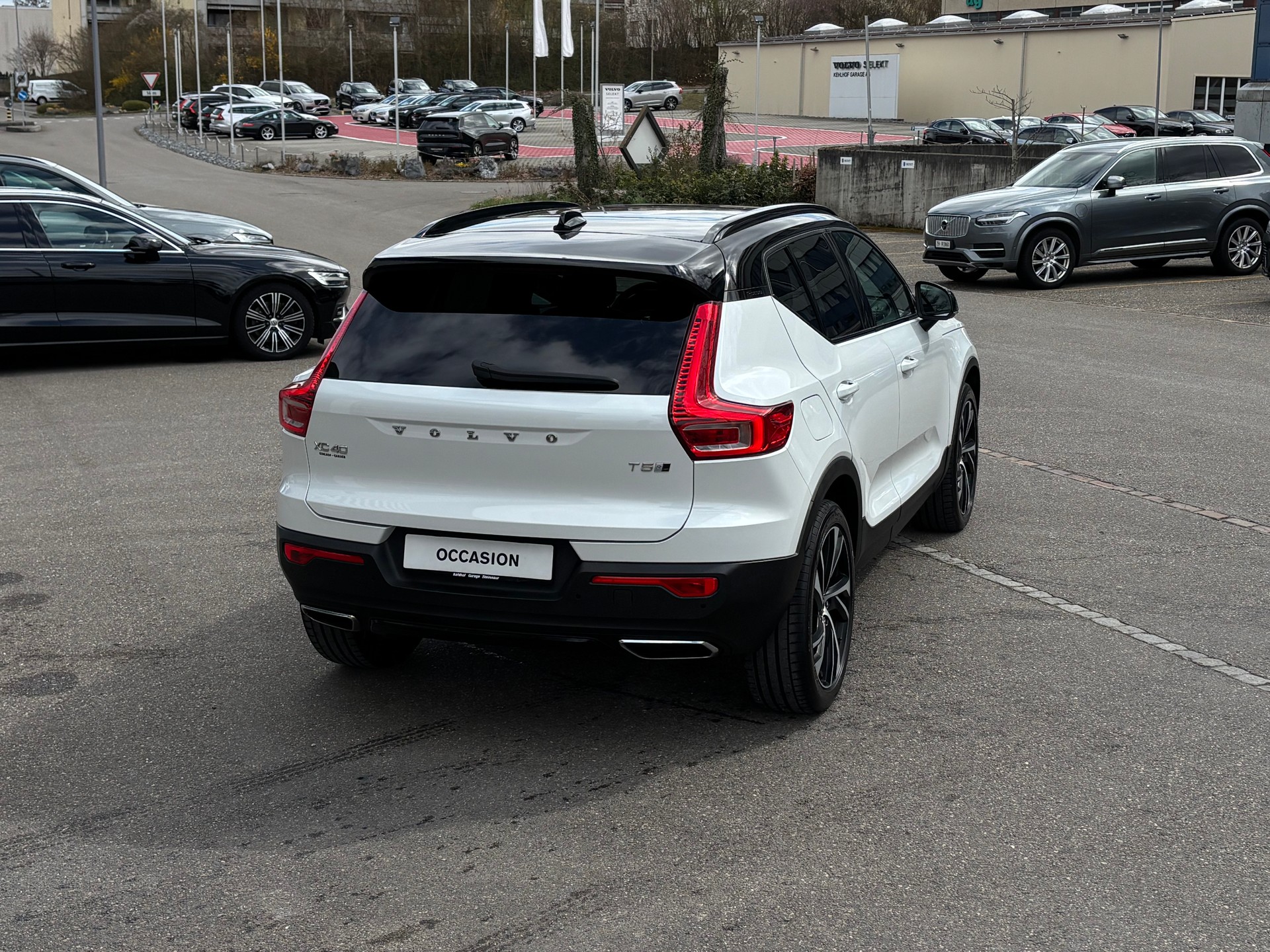 VOLVO XC40 2.0 T5 R-Design AWD-image-5