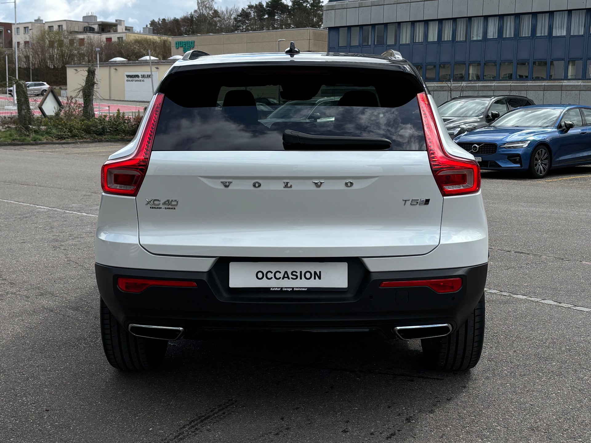 VOLVO XC40 2.0 T5 R-Design AWD-image-8