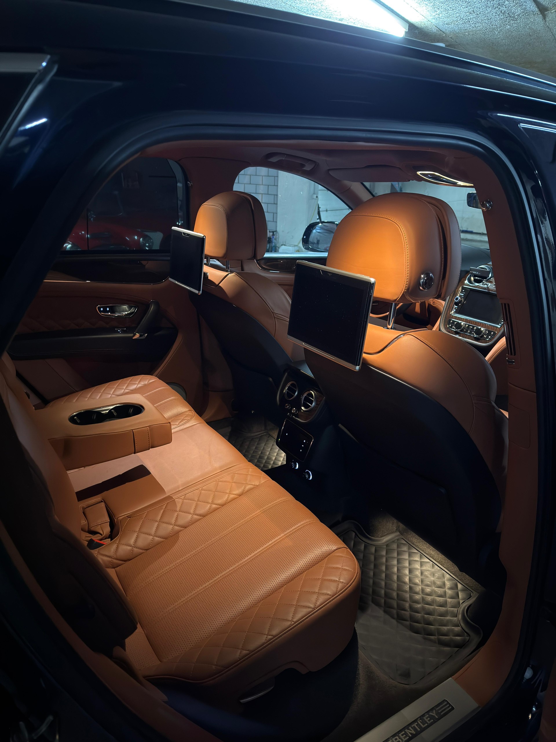 BENTLEY Bentayga W12 Vollaustattung-image-12