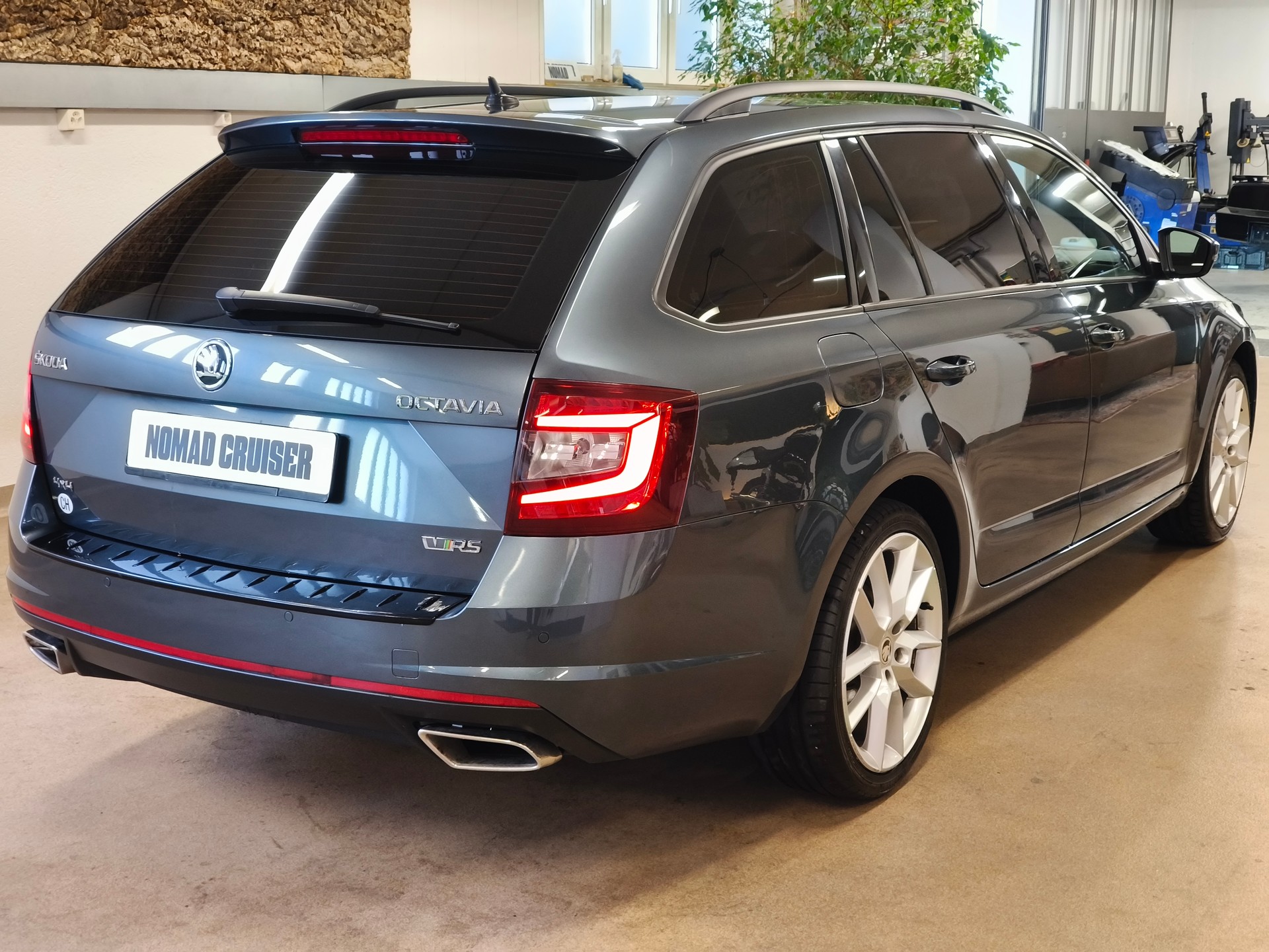 SKODA Octavia Combi 2.0 TDI RS 4x4 DSG-image-10