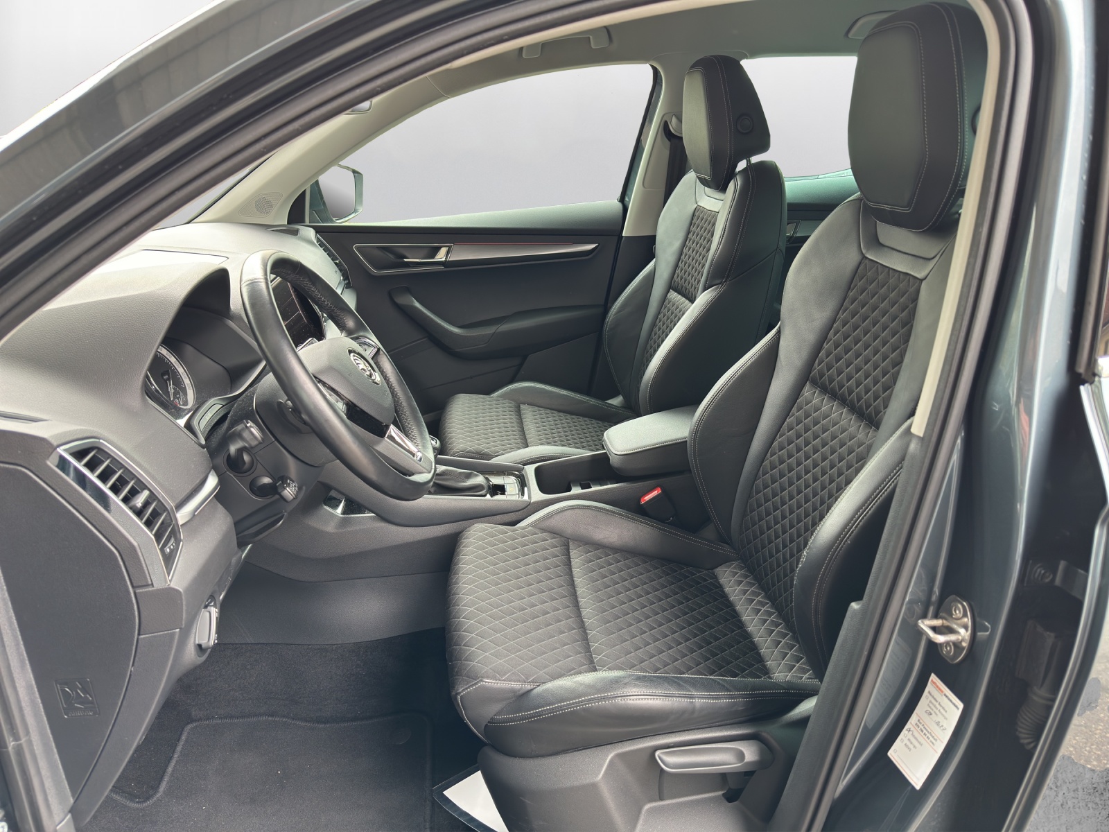 SKODA Karoq 2.0 TDI CR Style 4x4 DSG-image-9