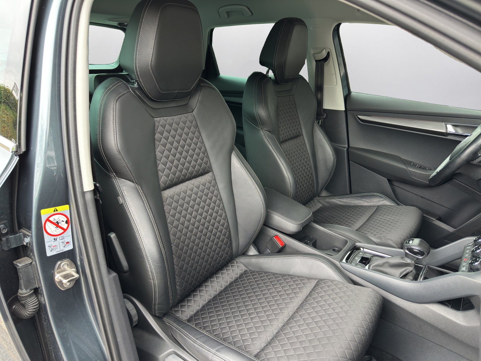 SKODA Karoq 2.0 TDI CR Style 4x4 DSG-image-13