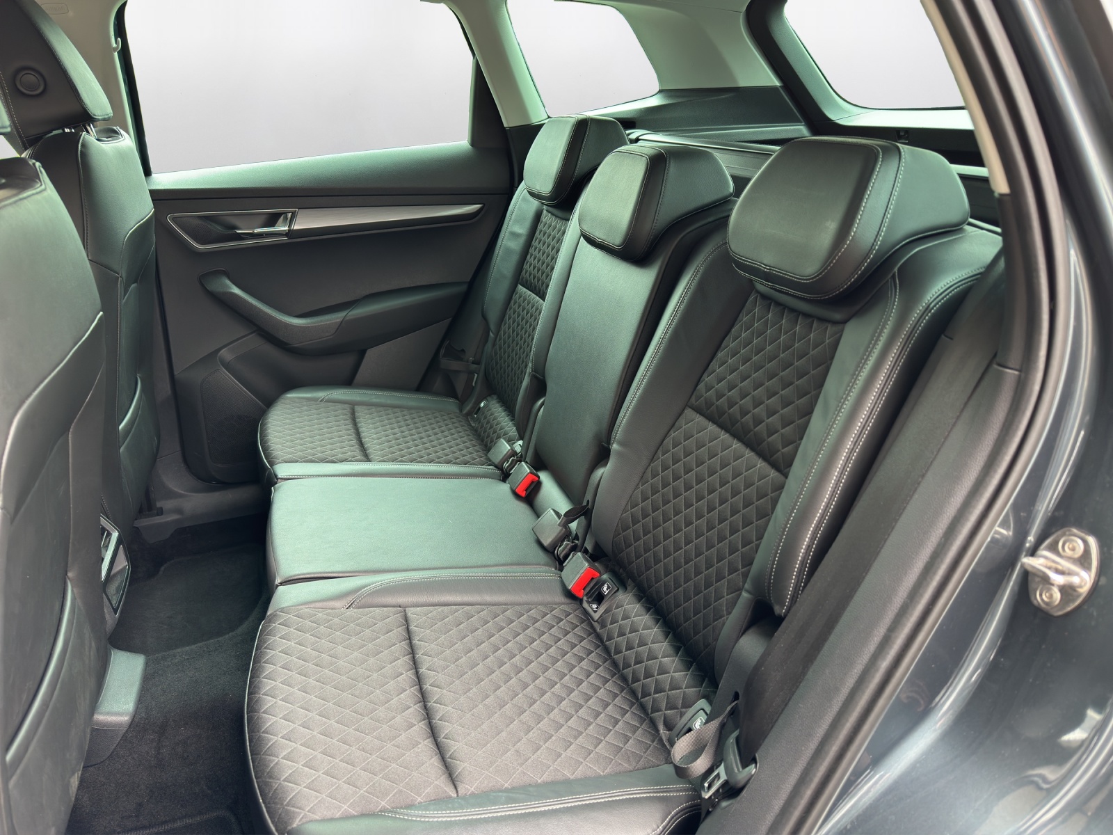 SKODA Karoq 2.0 TDI CR Style 4x4 DSG-image-10