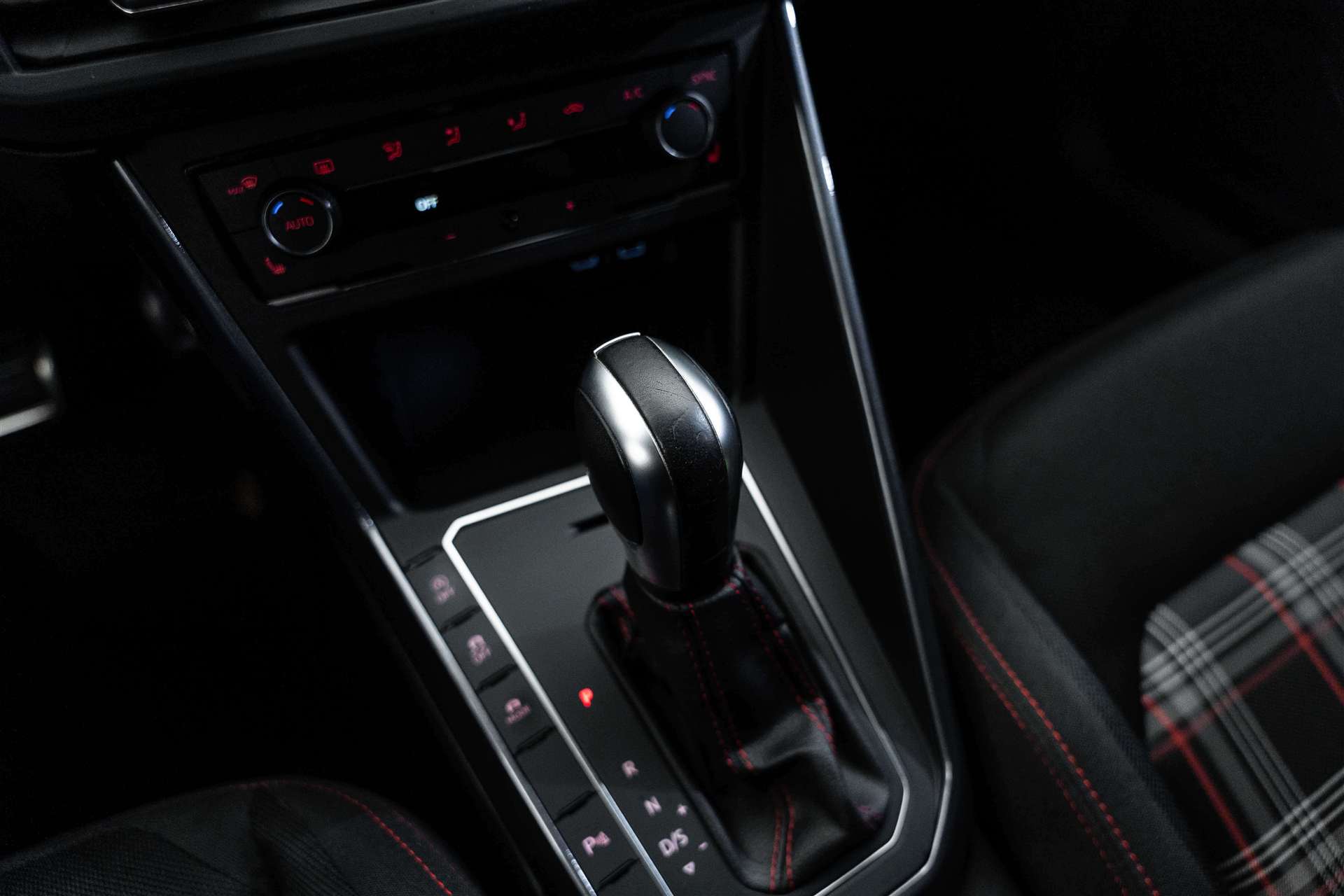 VW Polo 2.0 TSI GTI DSG 207PS-image-23