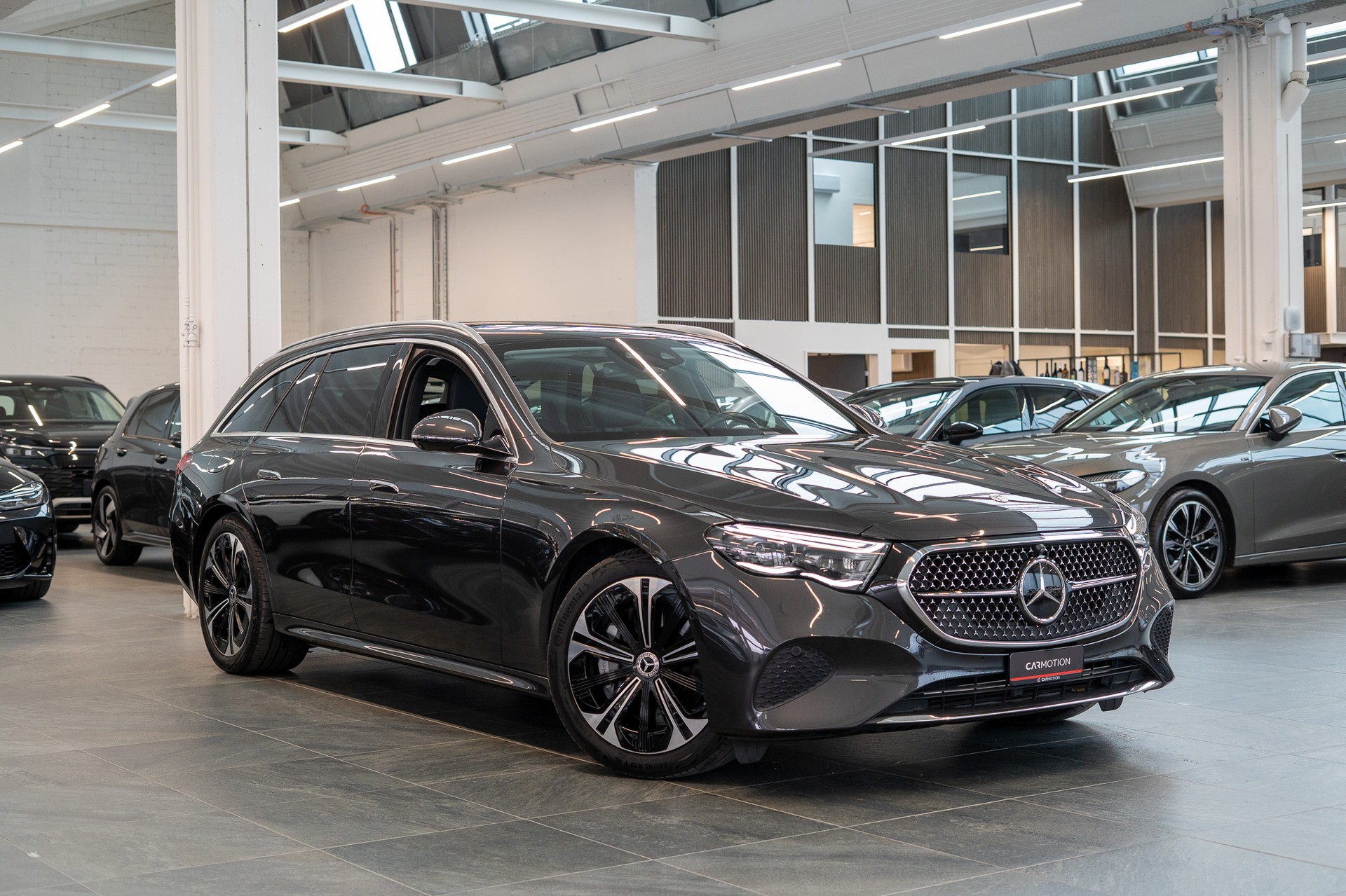 MERCEDES-BENZ E 300 de Avantgarde 4matic Kombi / MBUX Superscreen / Burmester / 360° Kamera-image-2