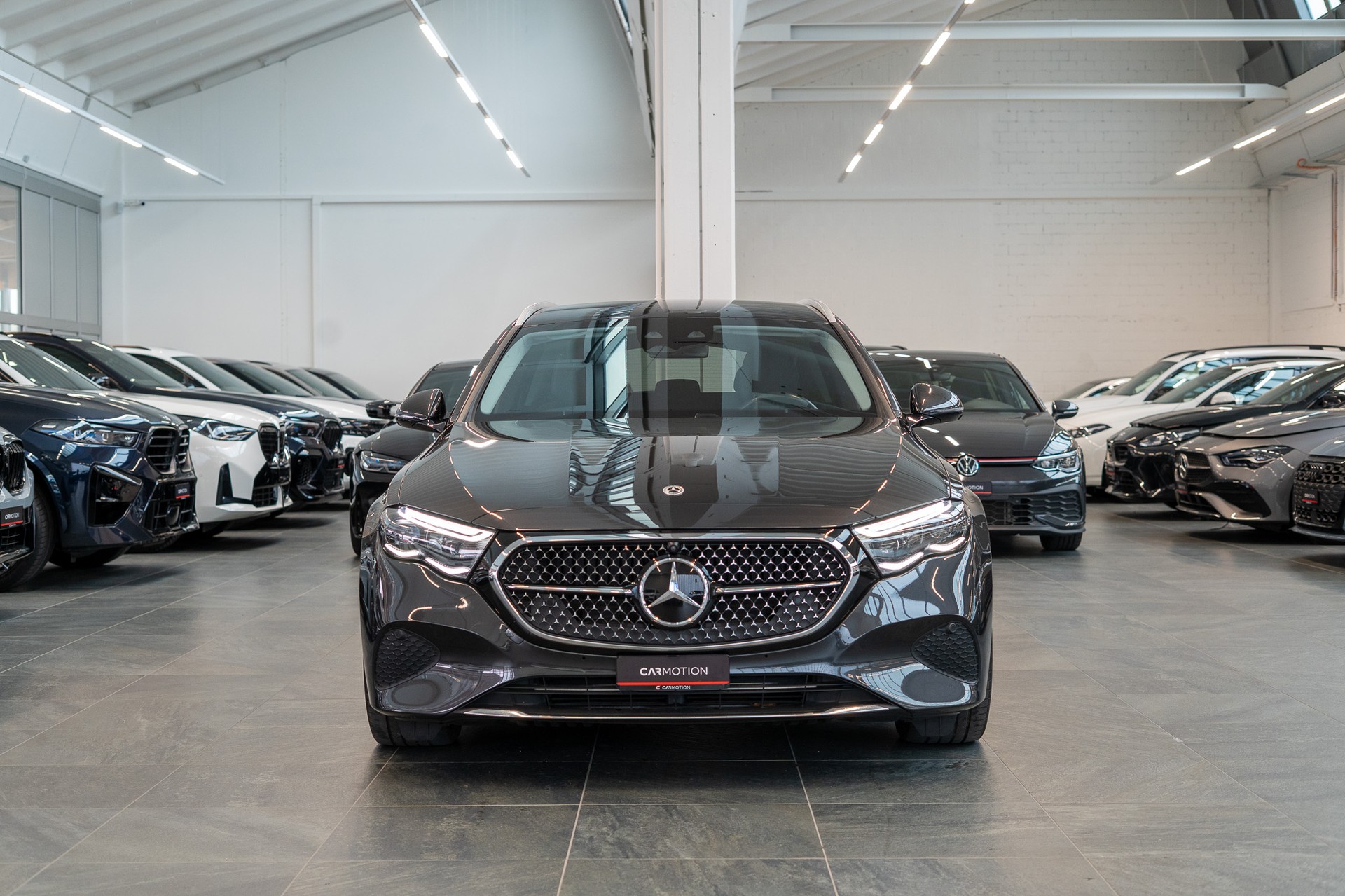 MERCEDES-BENZ E 300 de Avantgarde 4matic Kombi / MBUX Superscreen / Burmester / 360° Kamera-image-1