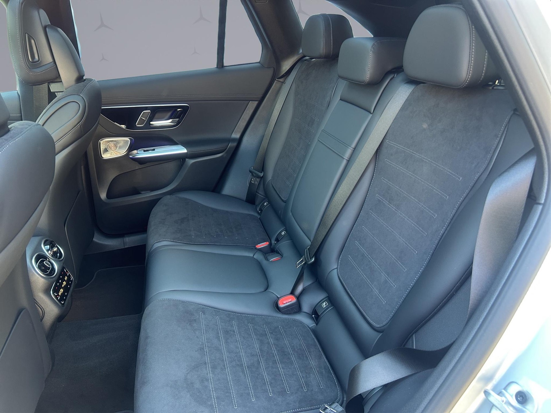 MERCEDES-BENZ GLC 300 e EQ Star AMG Line 4matic-image-9
