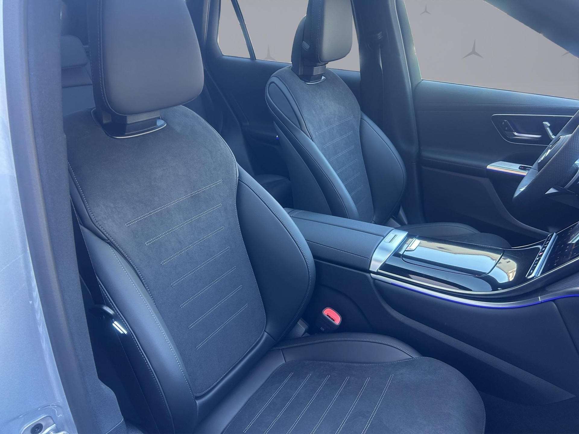 MERCEDES-BENZ GLC 300 e EQ Star AMG Line 4matic-image-15