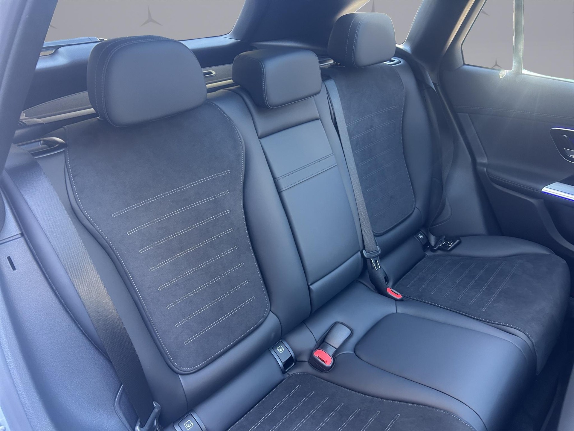 MERCEDES-BENZ GLC 300 e EQ Star AMG Line 4matic-image-16