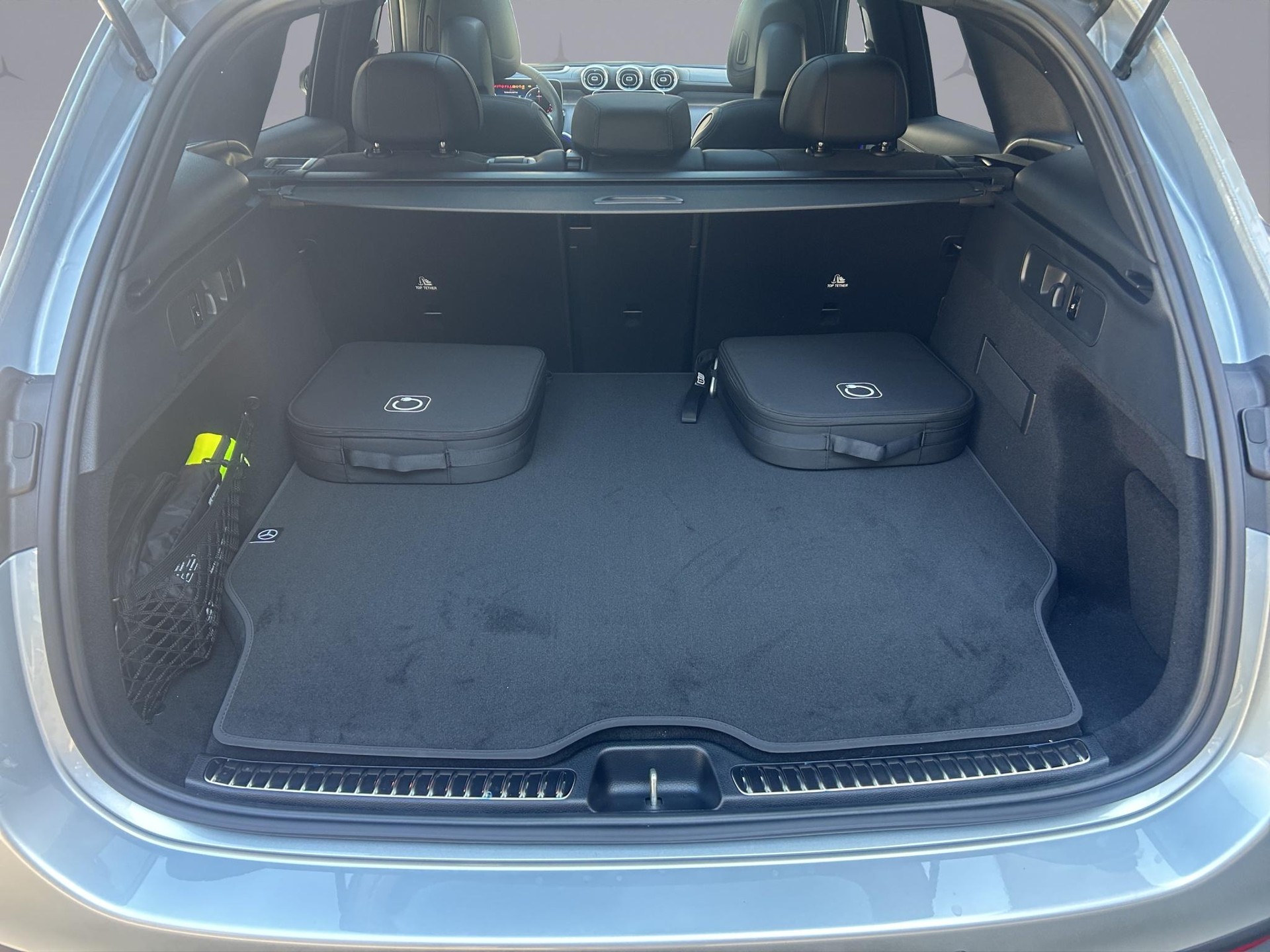 MERCEDES-BENZ GLC 300 e EQ Star AMG Line 4matic-image-17