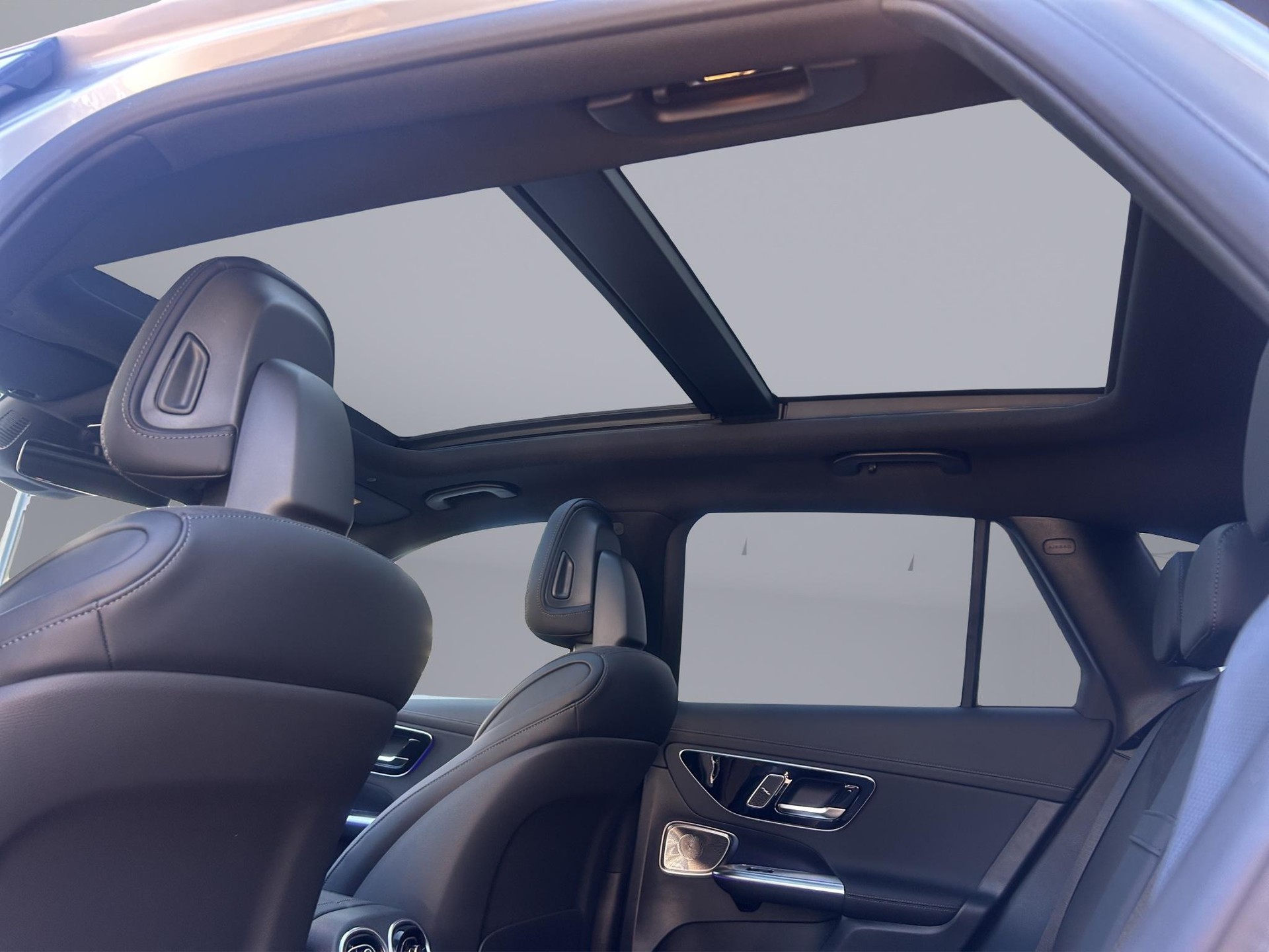 MERCEDES-BENZ GLC 300 e EQ Star AMG Line 4matic-image-10