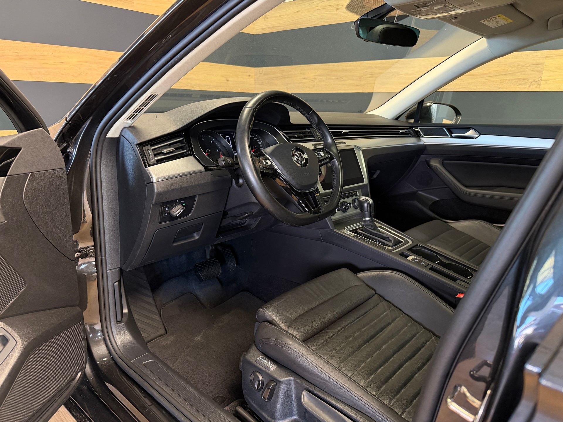 VW Passat Variant 2.0 TDI BMT Highline DSG-image-8