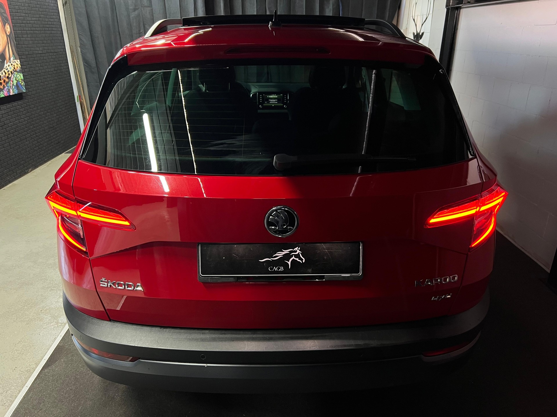 SKODA Karoq 2.0 TDI CR Ambition 4x4 DSG /Anhängerkupplung / Panoramadach-image-4