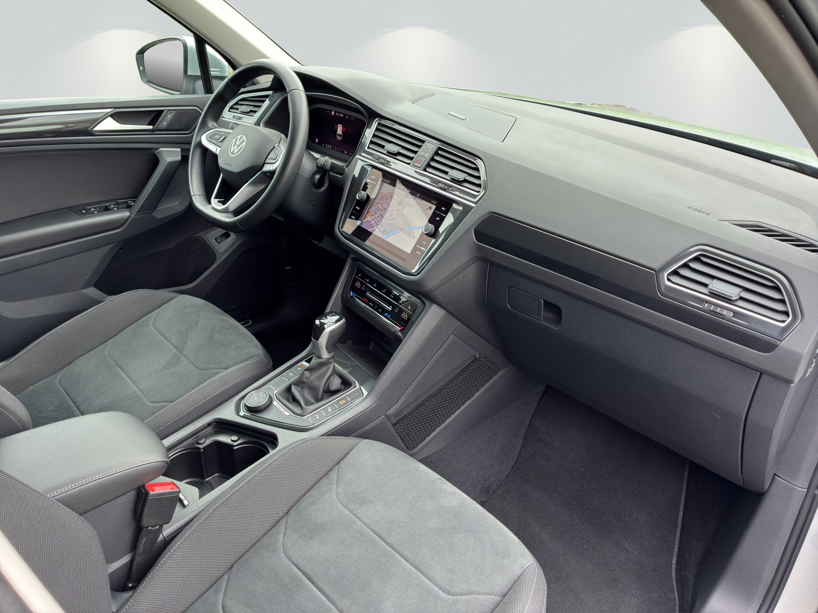 VW Tiguan 2.0TSI Elegance 4Motion DSG-image-7