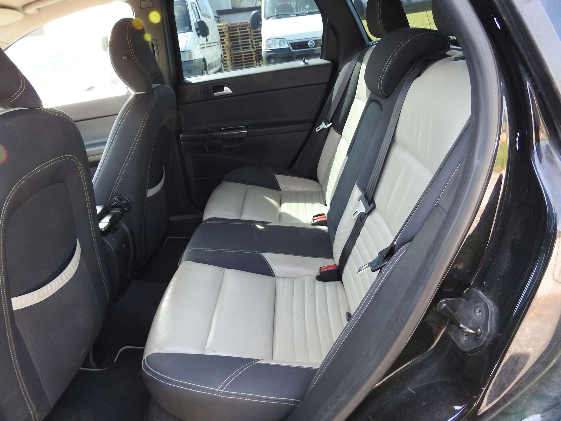 VOLVO V50 T5 Momentum R-Line-image-14
