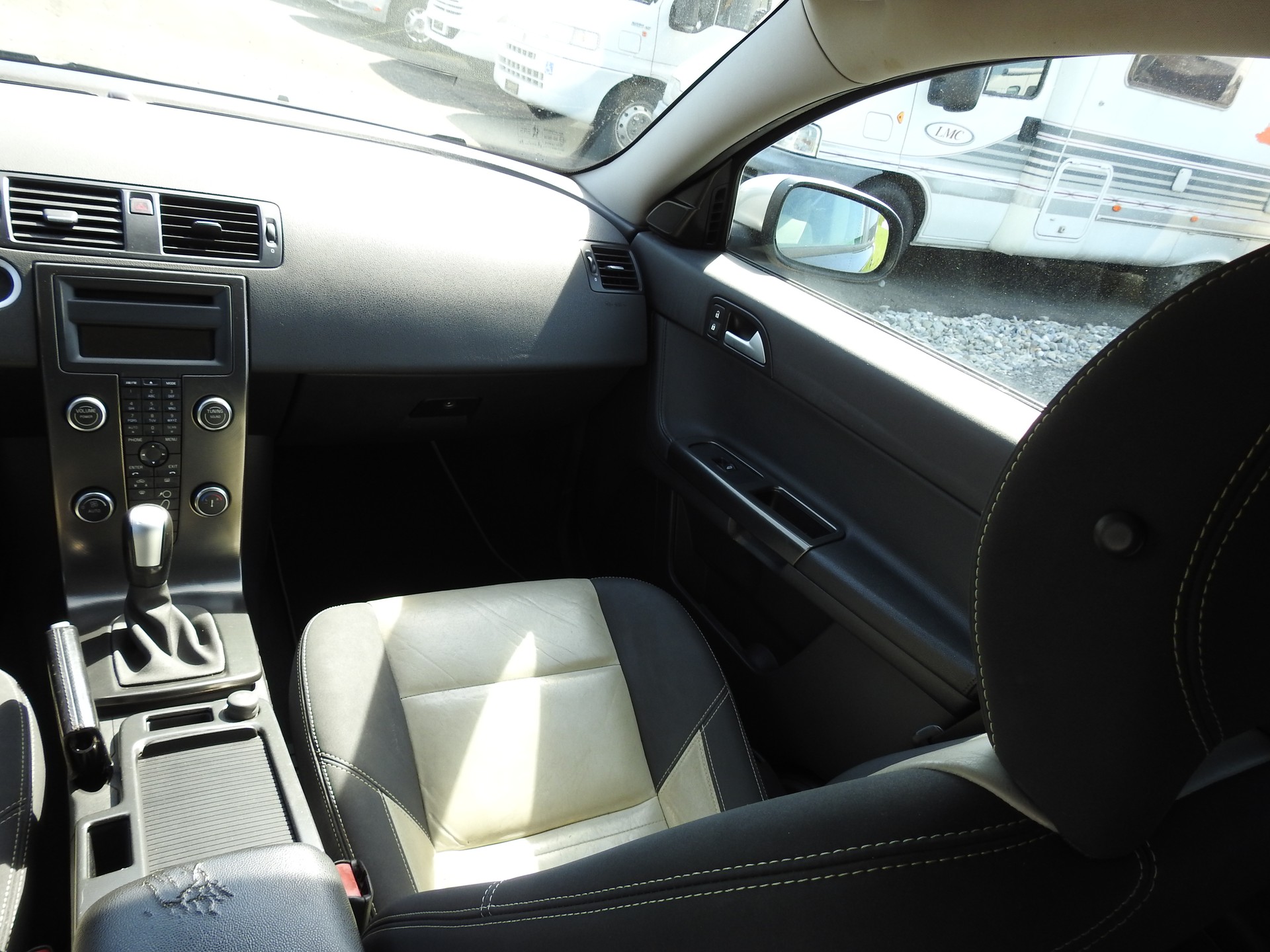 VOLVO V50 T5 Momentum R-Line-image-18