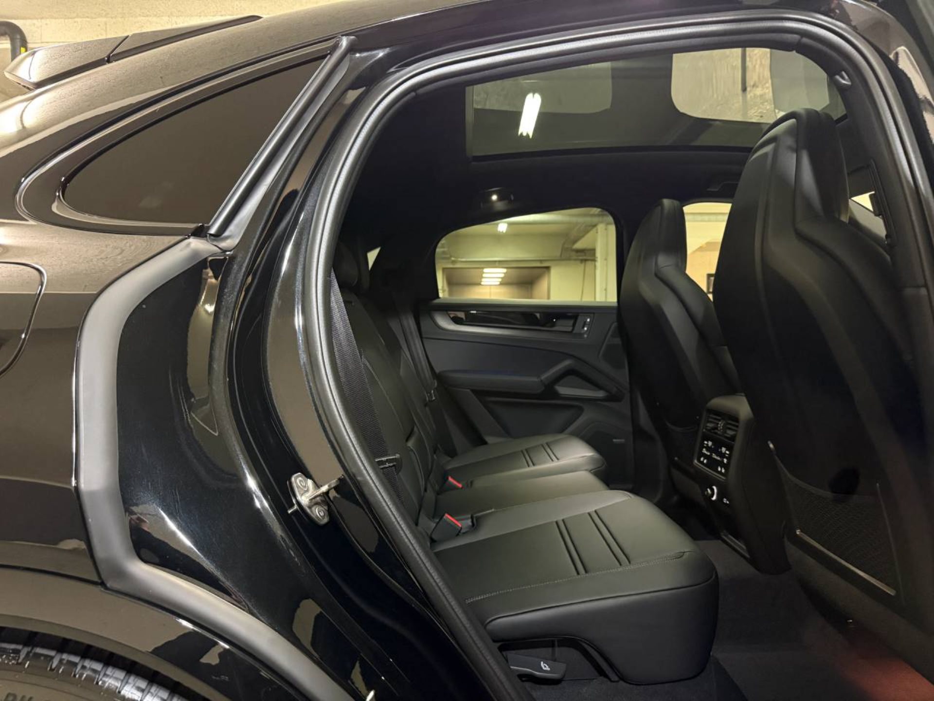 PORSCHE Cayenne E-Hybrid Coupé Black Edition-image-22