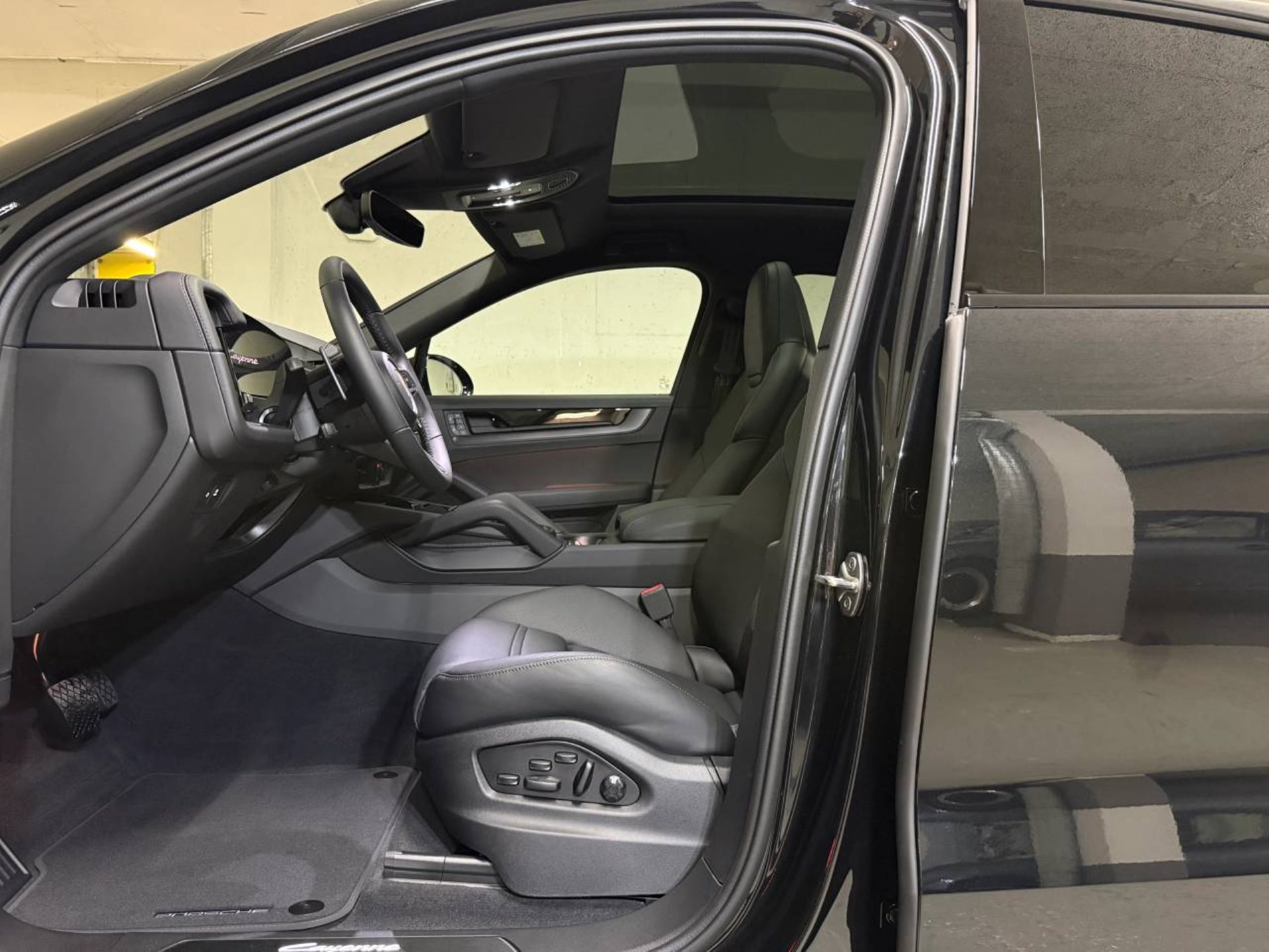 PORSCHE Cayenne E-Hybrid Coupé Black Edition-image-19