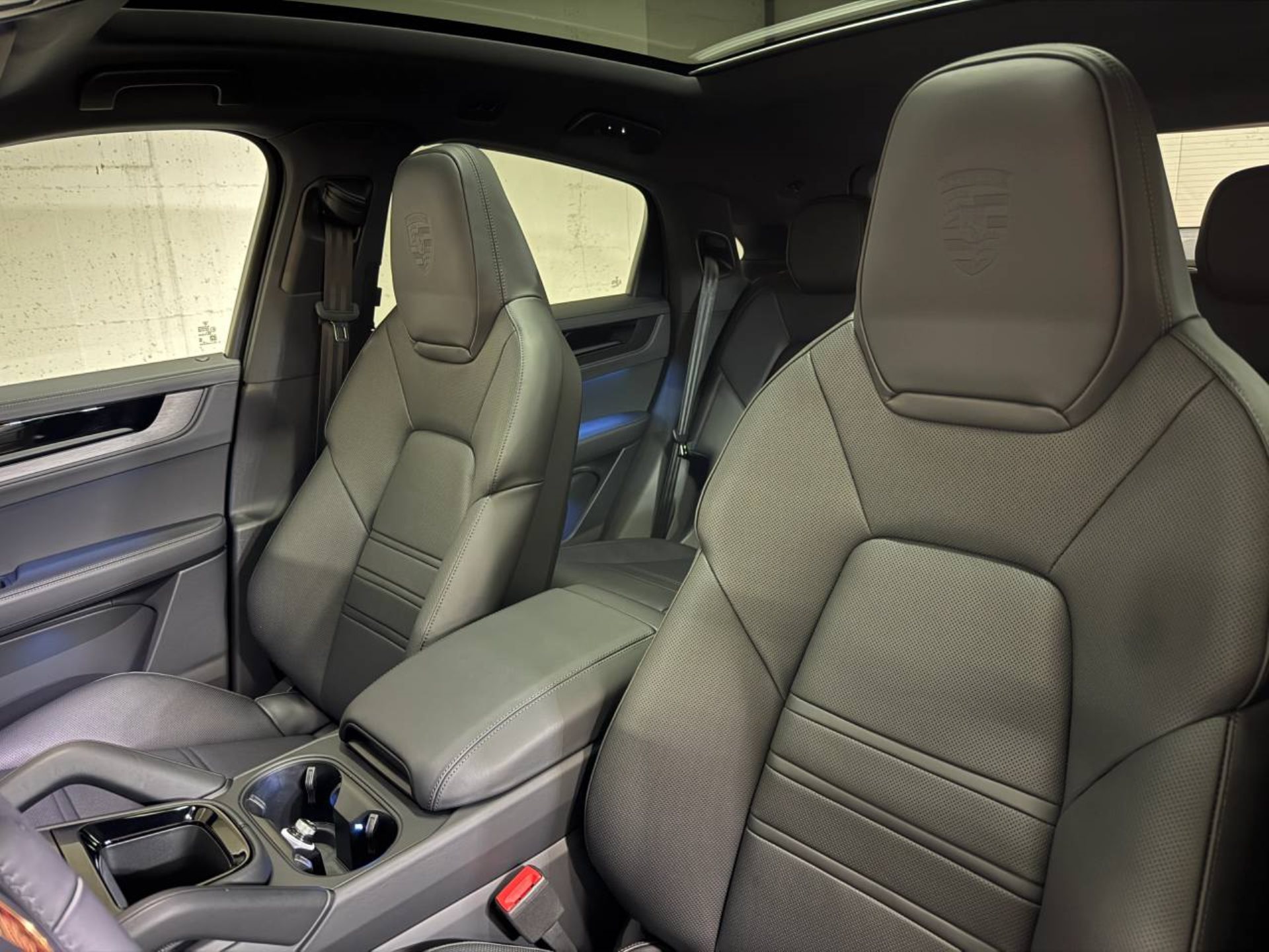 PORSCHE Cayenne E-Hybrid Coupé Black Edition-image-4