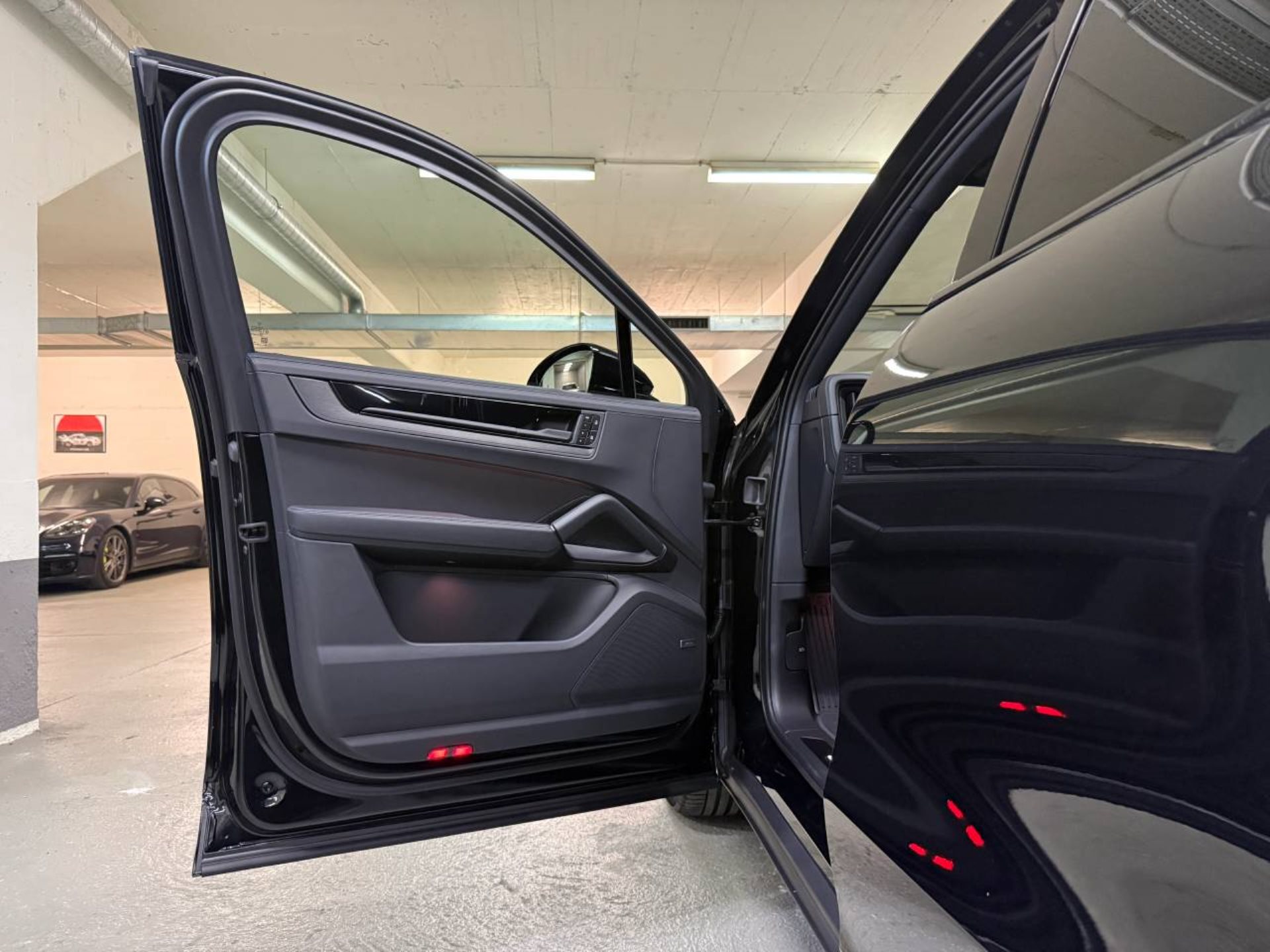 PORSCHE Cayenne E-Hybrid Coupé Black Edition-image-18