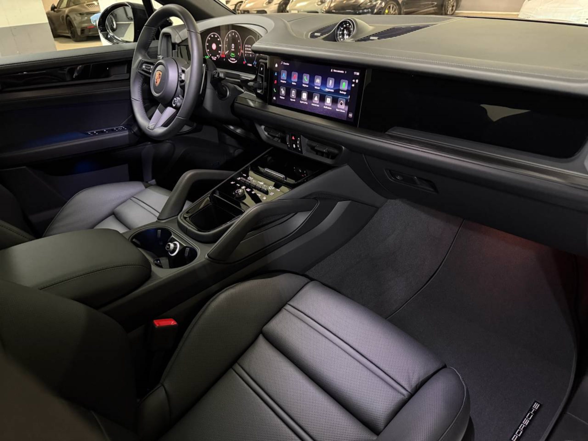 PORSCHE Cayenne E-Hybrid Coupé Black Edition-image-16