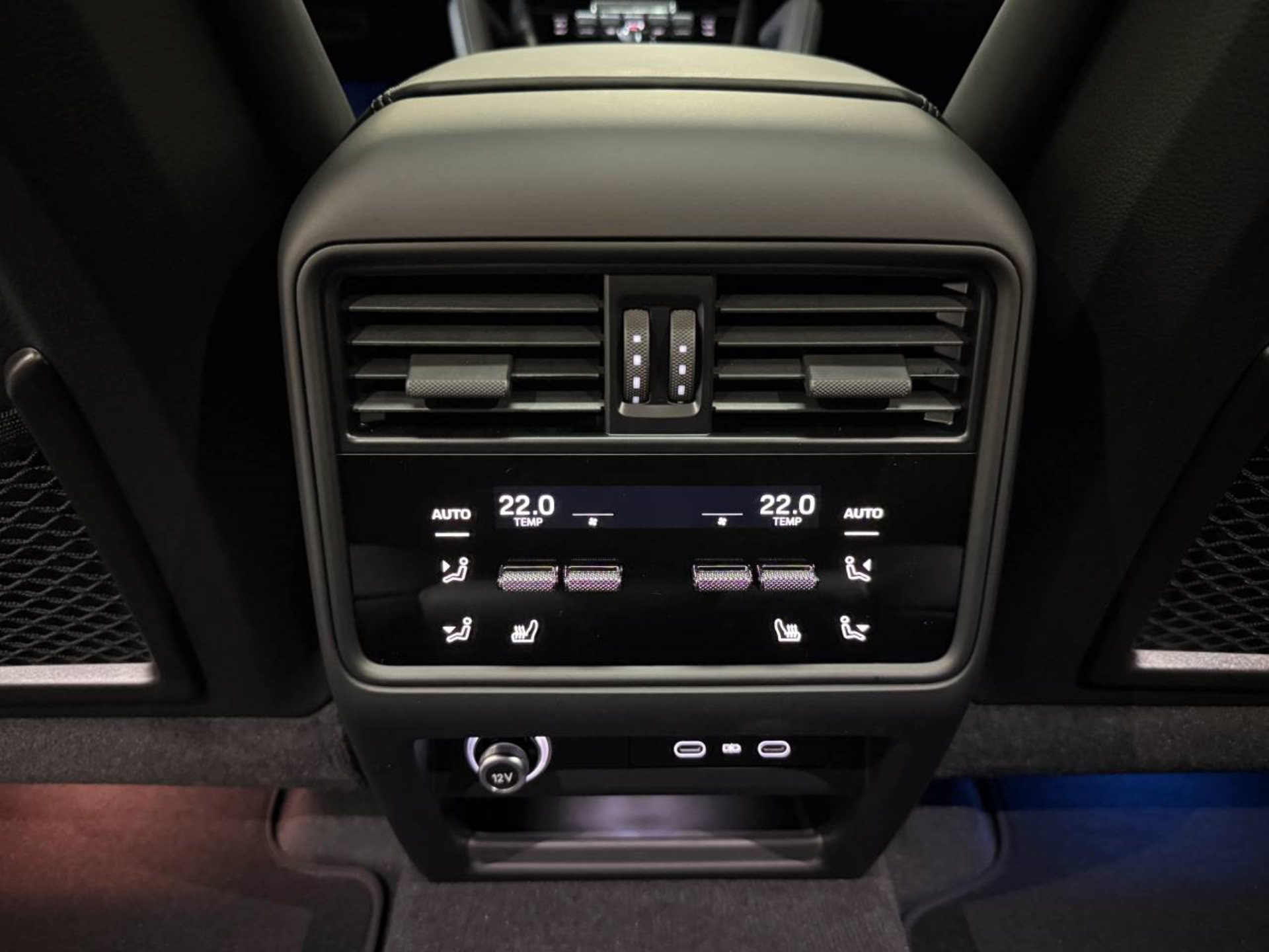 PORSCHE Cayenne E-Hybrid Coupé Black Edition-image-29