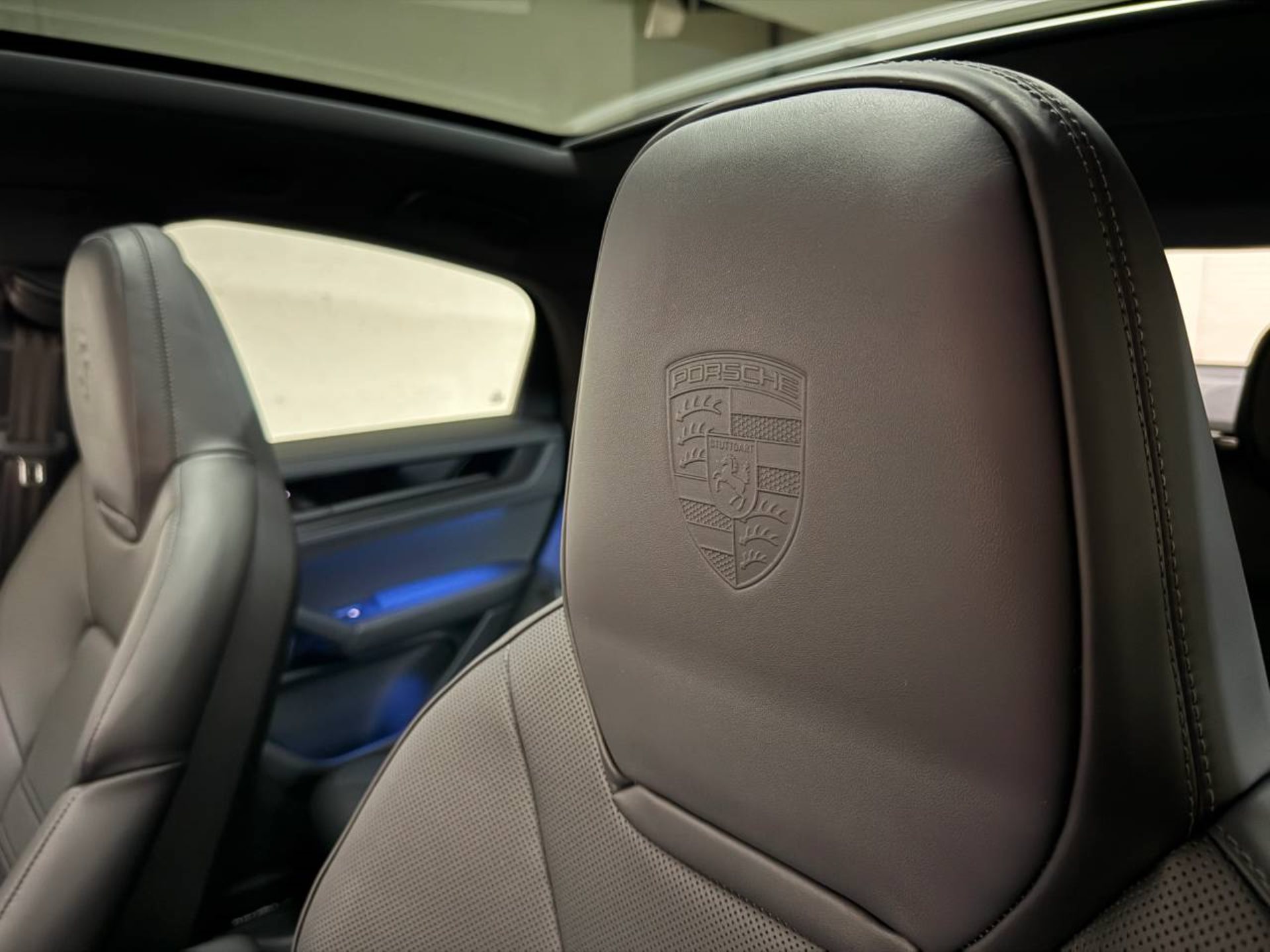 PORSCHE Cayenne E-Hybrid Coupé Black Edition-image-25