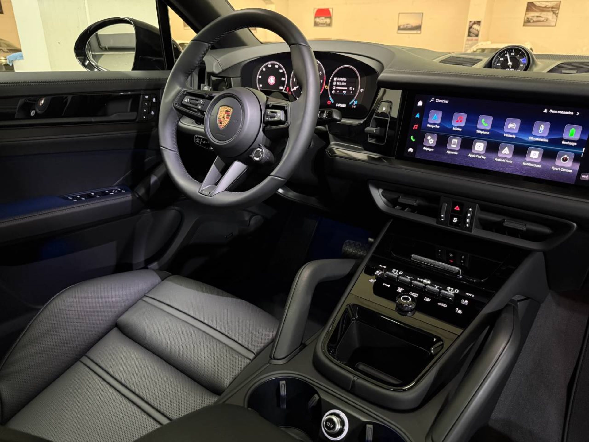 PORSCHE Cayenne E-Hybrid Coupé Black Edition-image-15