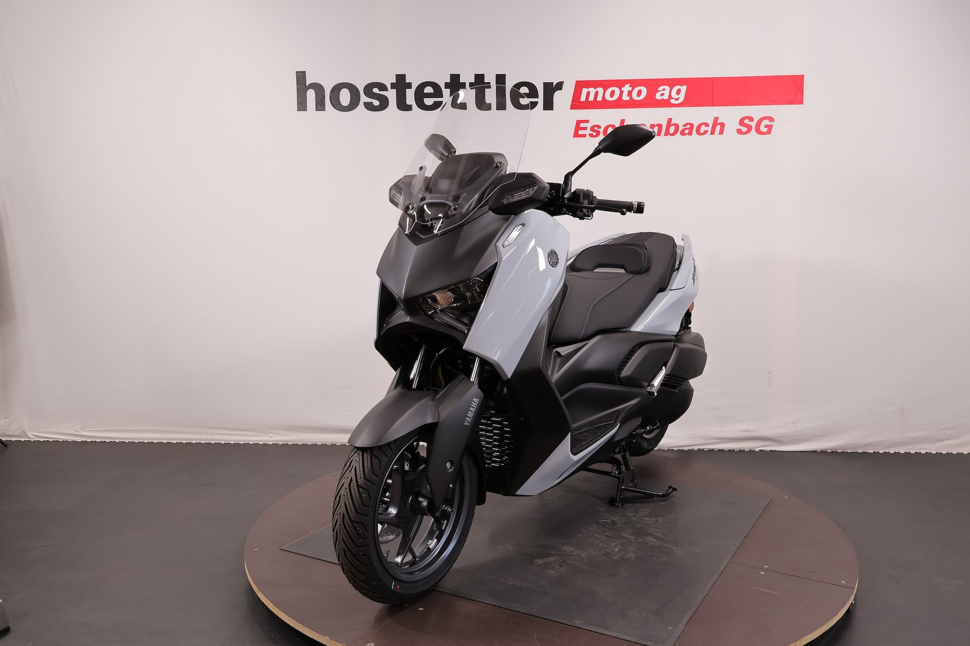 YAMAHA XMAX 300 Tech MAX+-showroom-element-3