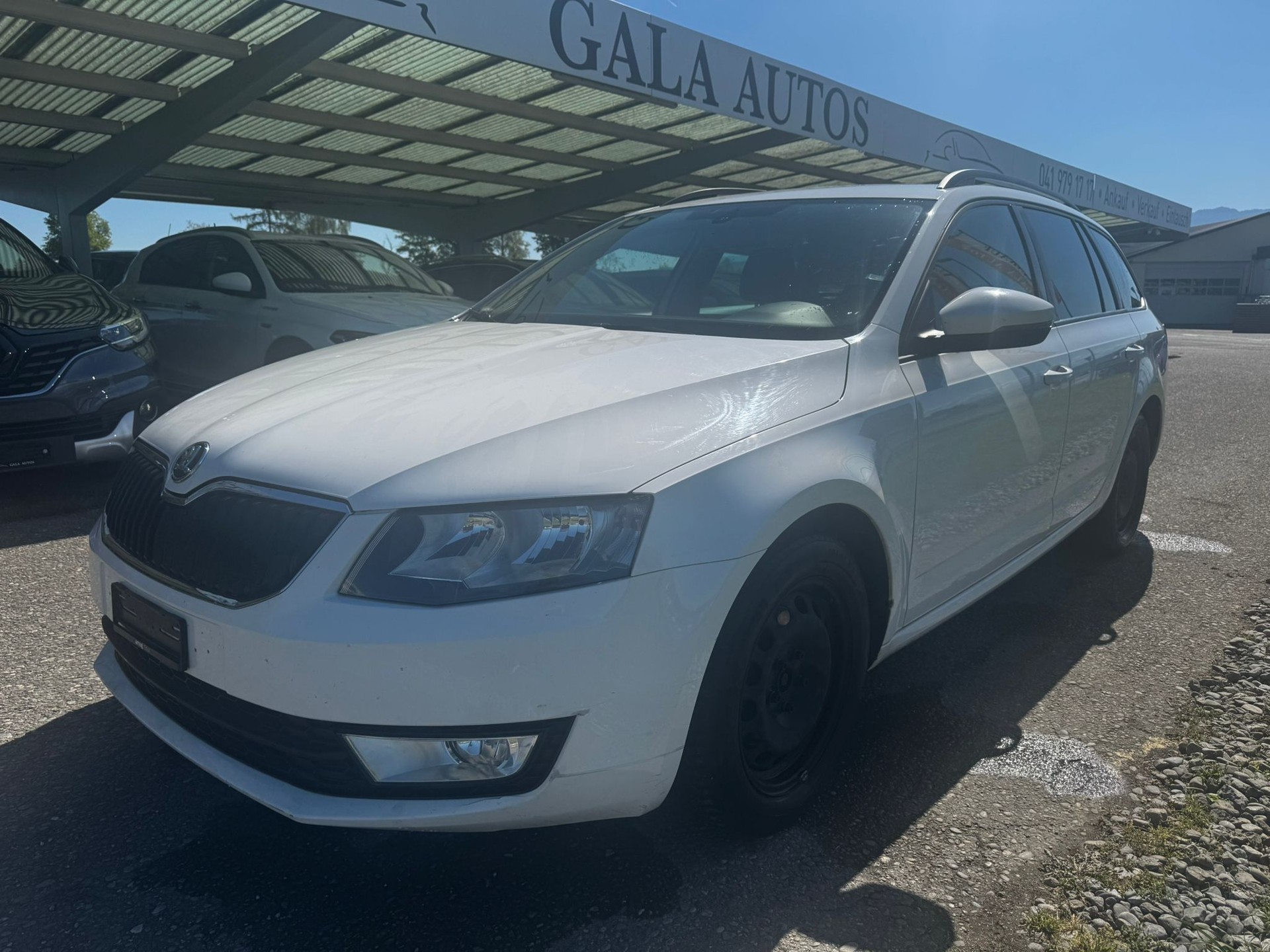 SKODA Octavia Combi 1.6 TDI Ambition 4x4-image-0