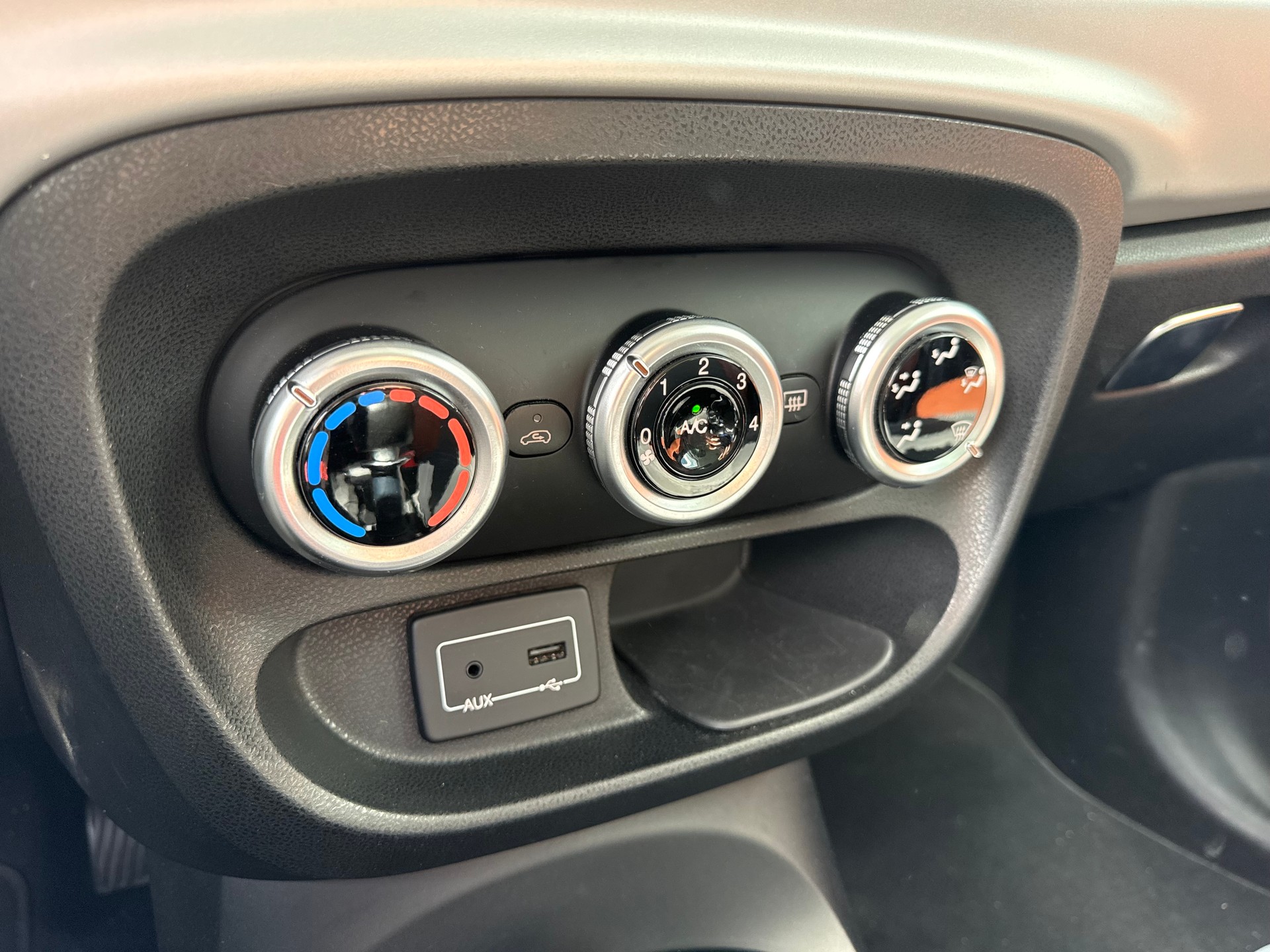 FIAT 500L 1.4 TB 16V Trekking Line-image-8