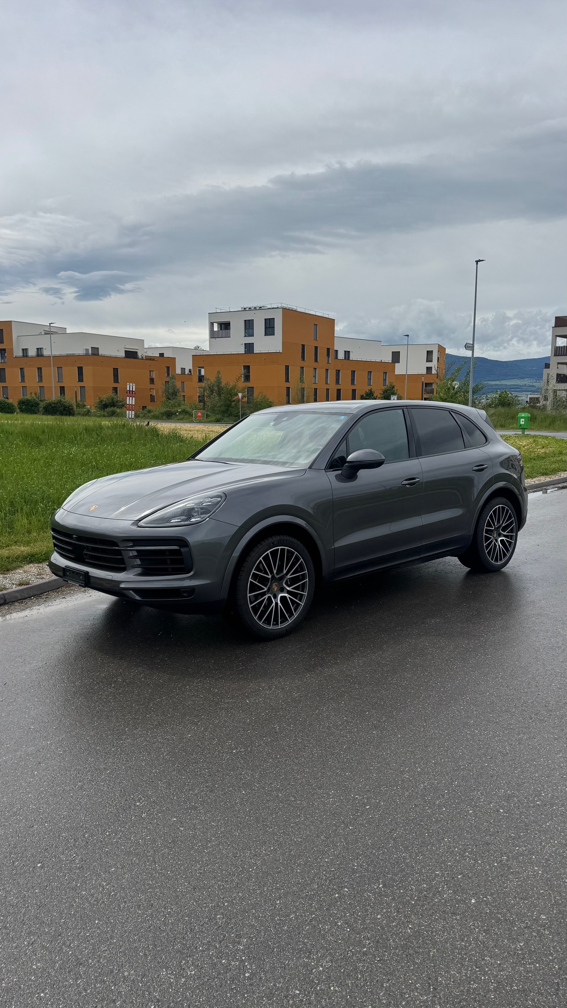 PORSCHE Cayenne-image-1