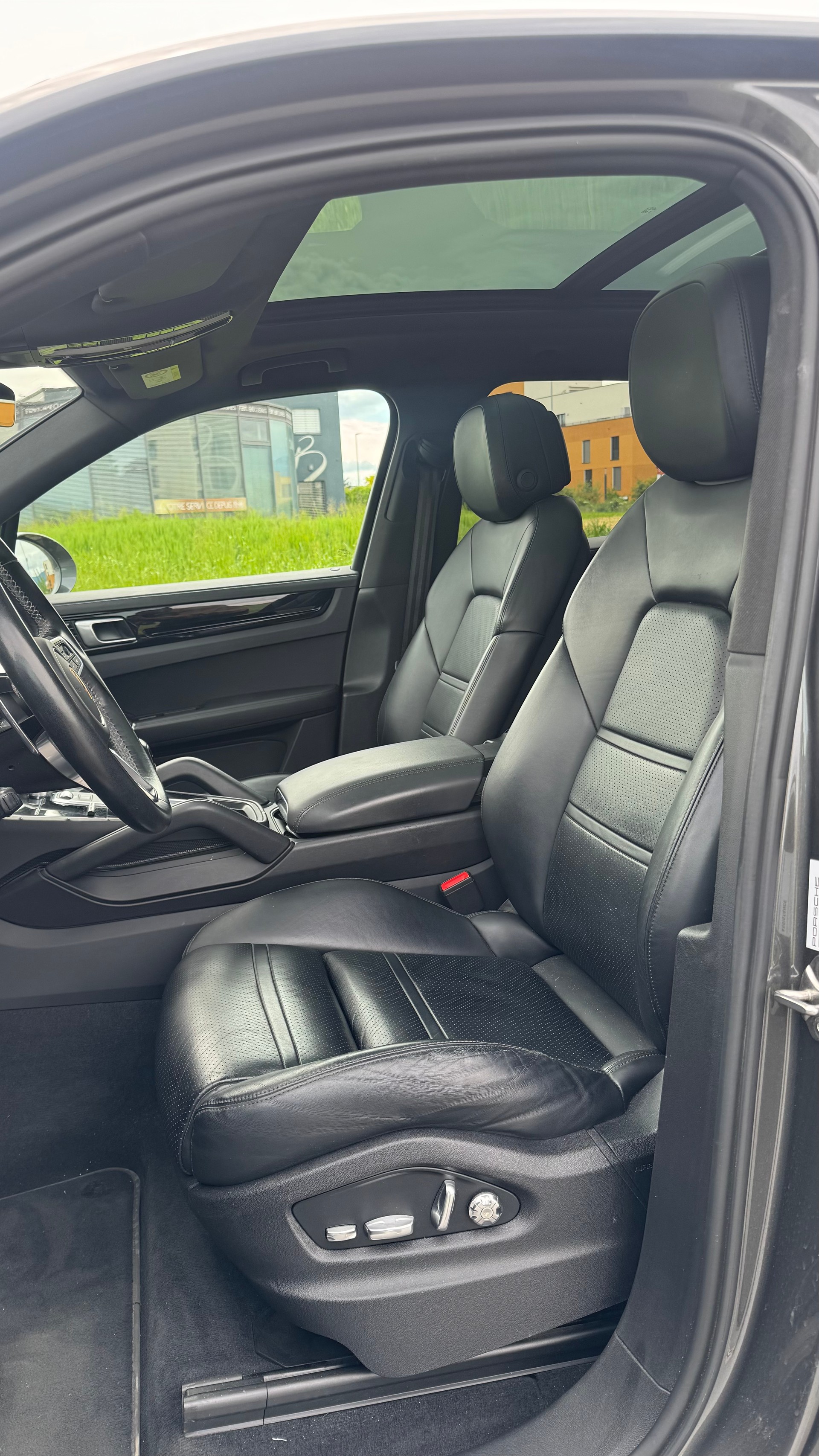 PORSCHE Cayenne-image-9