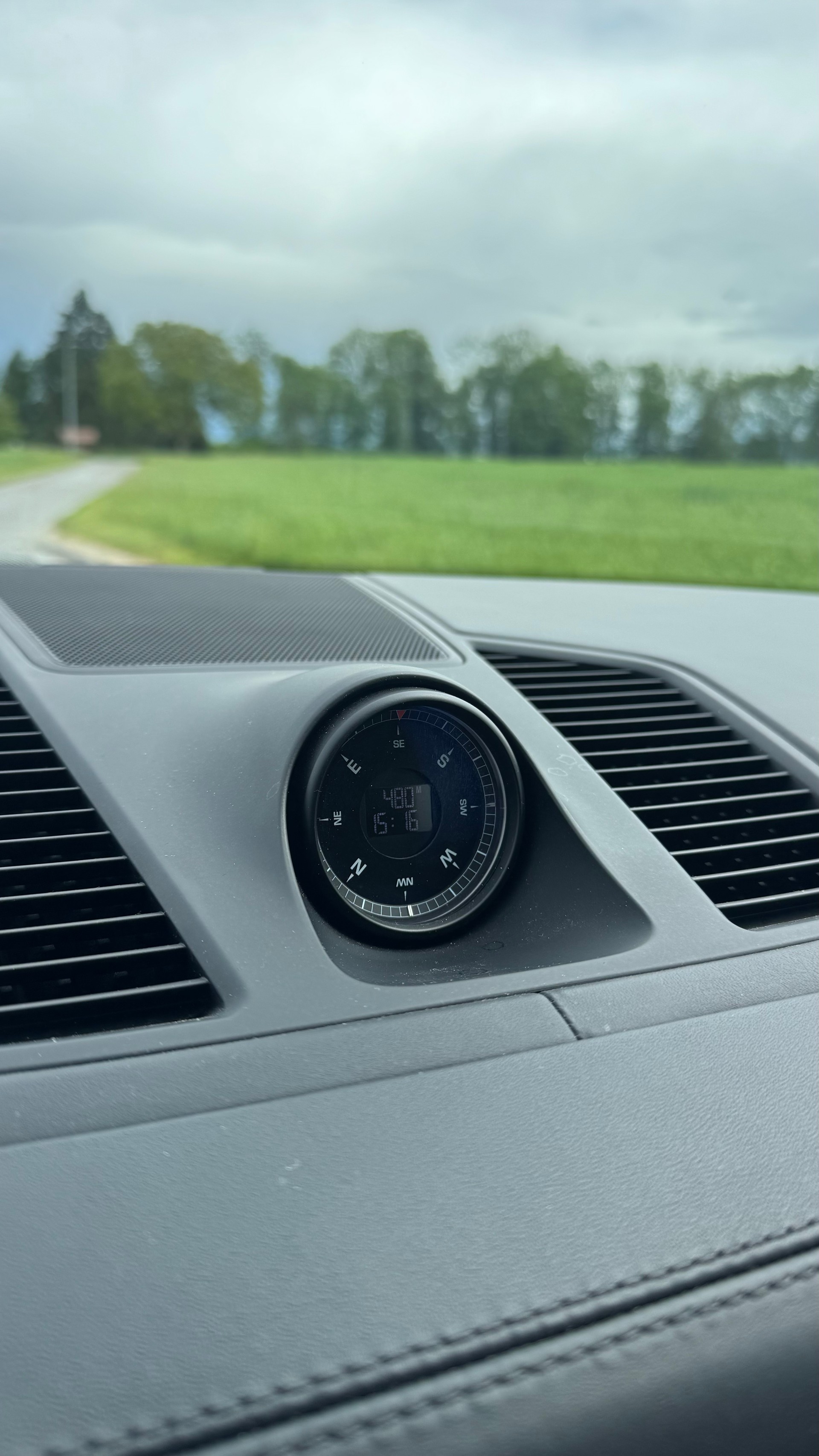 PORSCHE Cayenne-image-11
