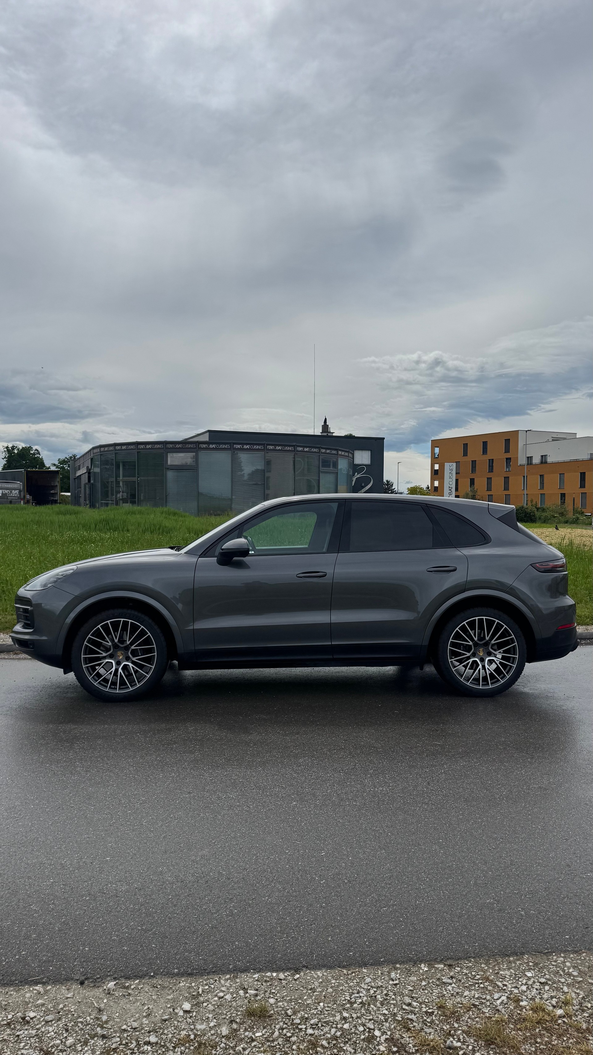 PORSCHE Cayenne-image-2