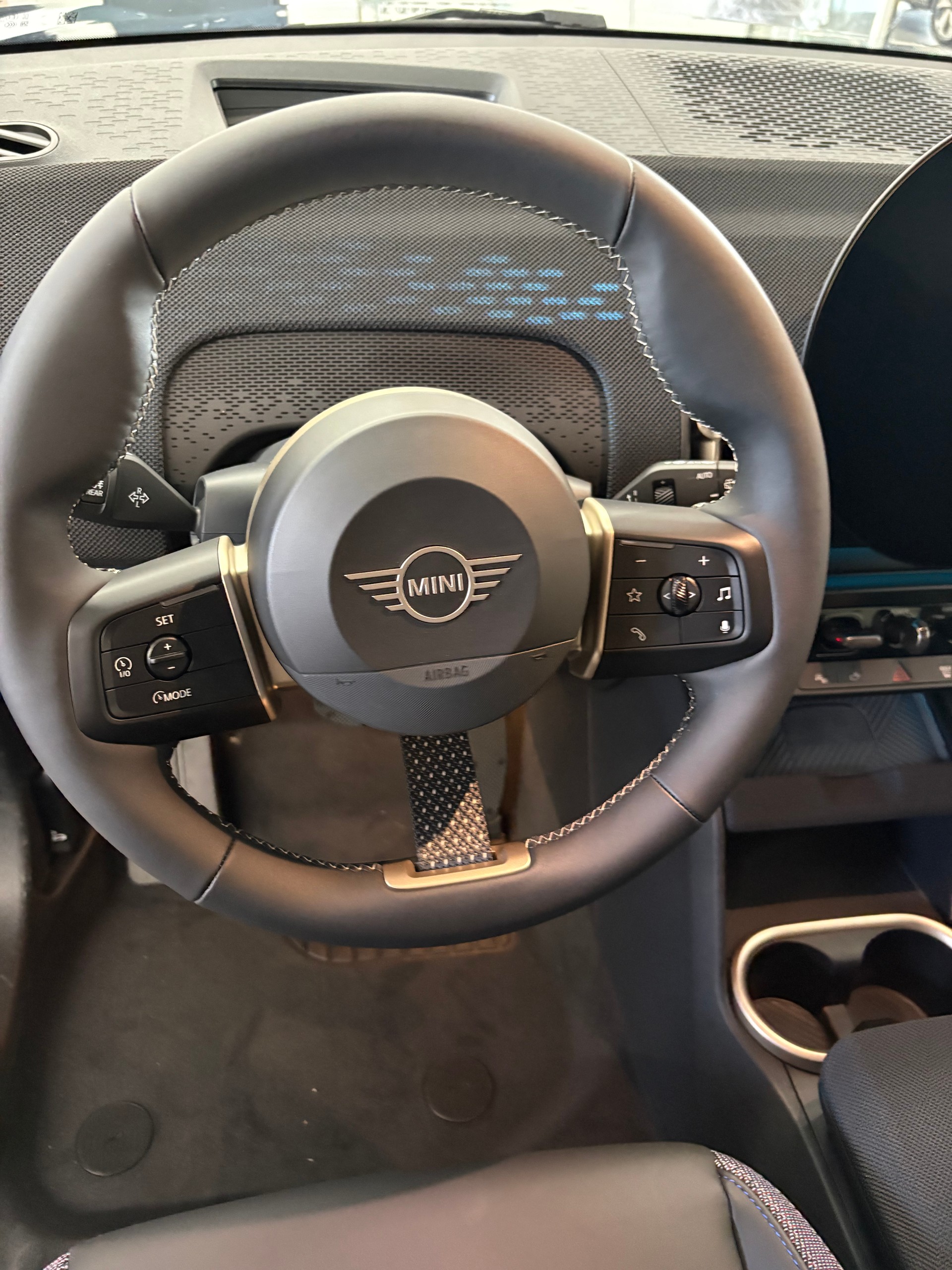 MINI Countryman E-image-2