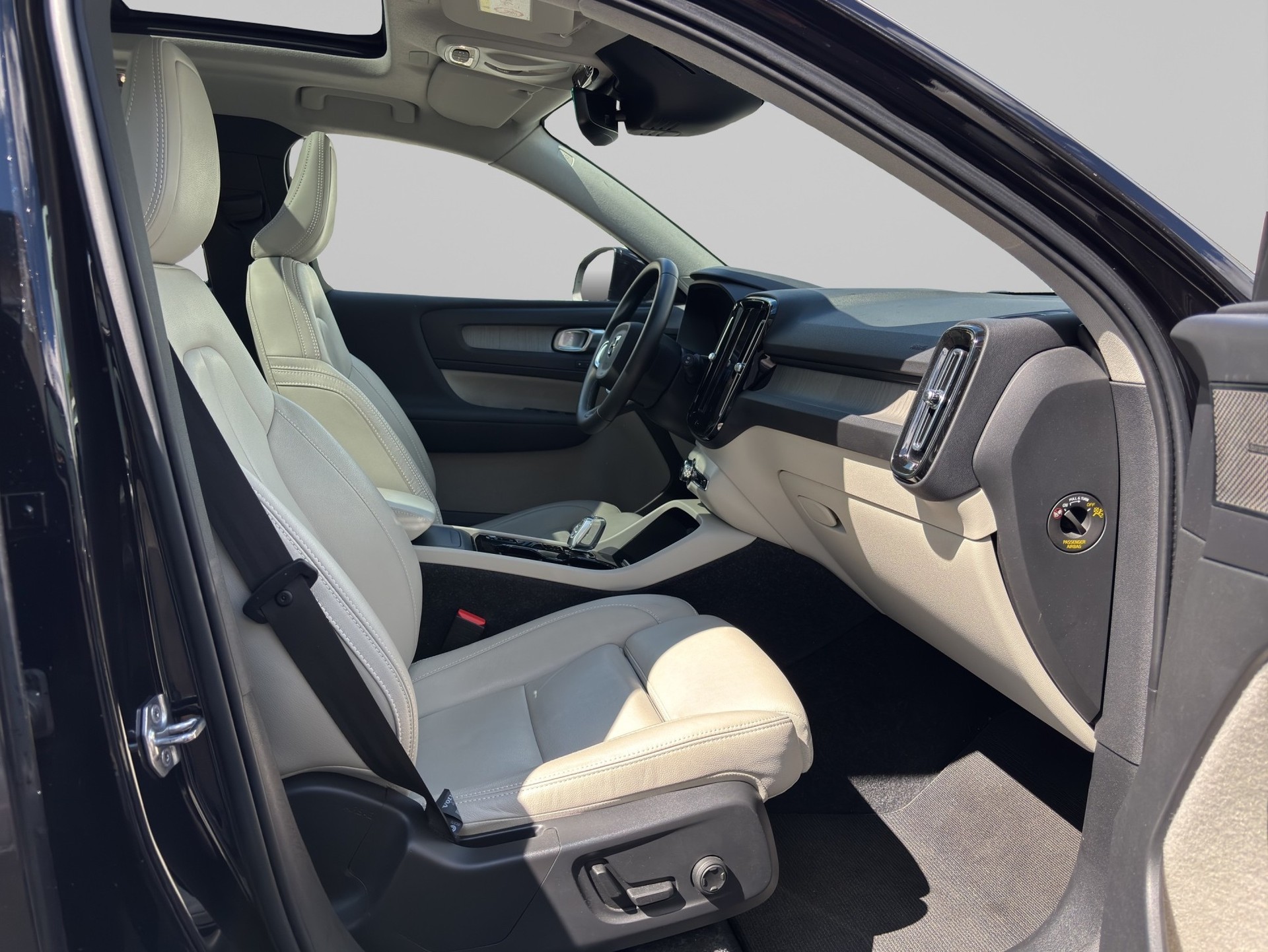 VOLVO XC40 2.0 B5 MH Inscription AWD-image-13