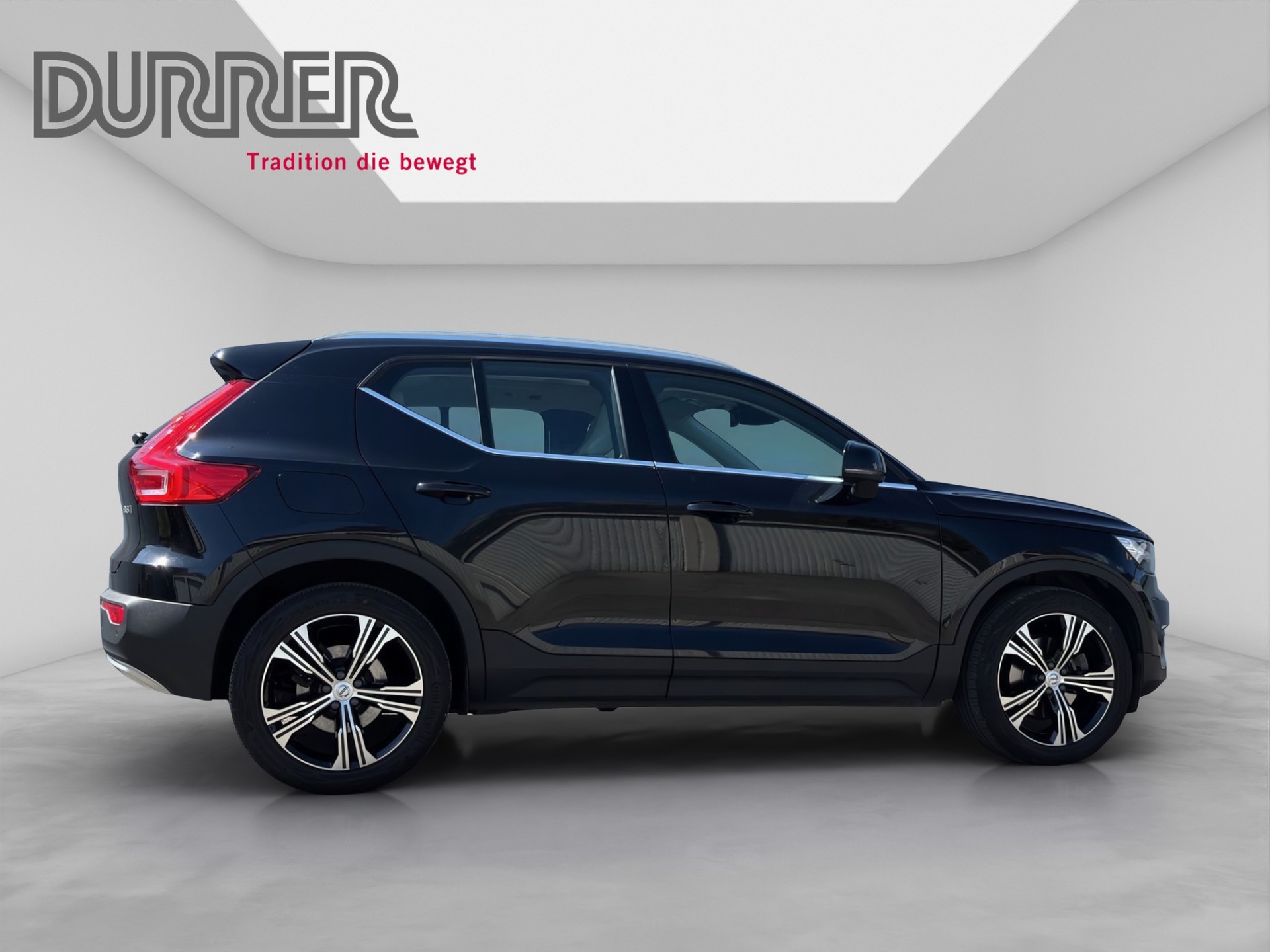 VOLVO XC40 2.0 B5 MH Inscription AWD-image-4