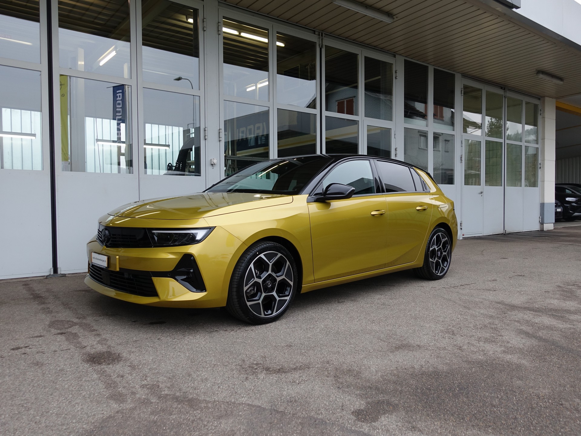 OPEL Astra 1.6 PHEV Swiss + A-image-17