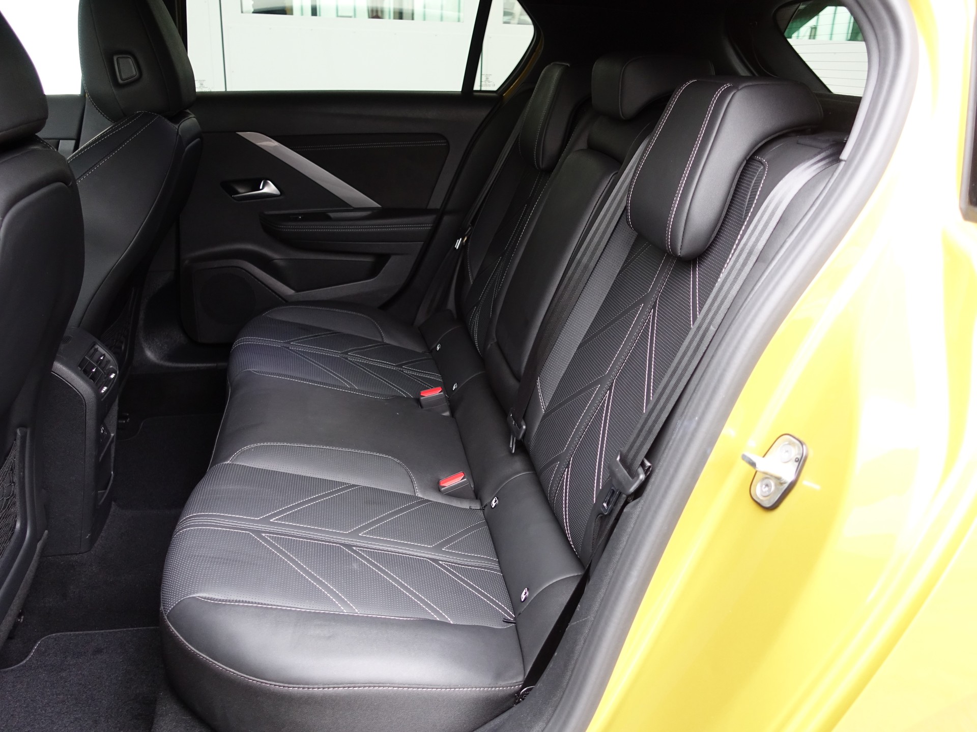 OPEL Astra 1.6 PHEV Swiss + A-image-27