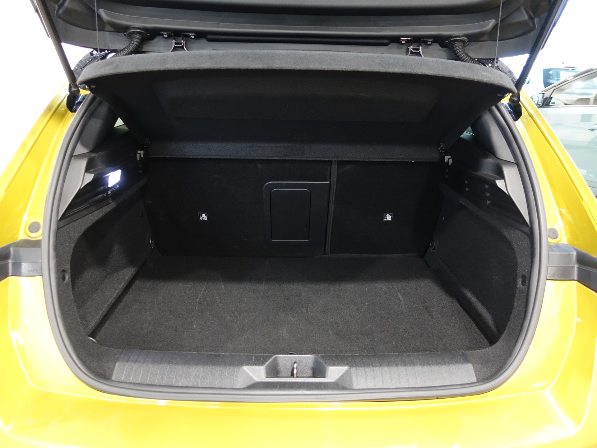 OPEL Astra 1.6 PHEV Swiss + A-image-12